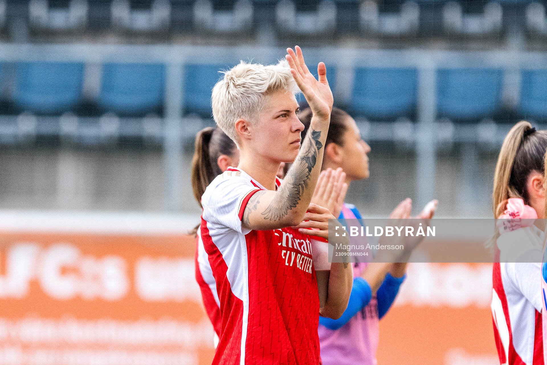 Lina Hurtig of Arsenal looks dejected