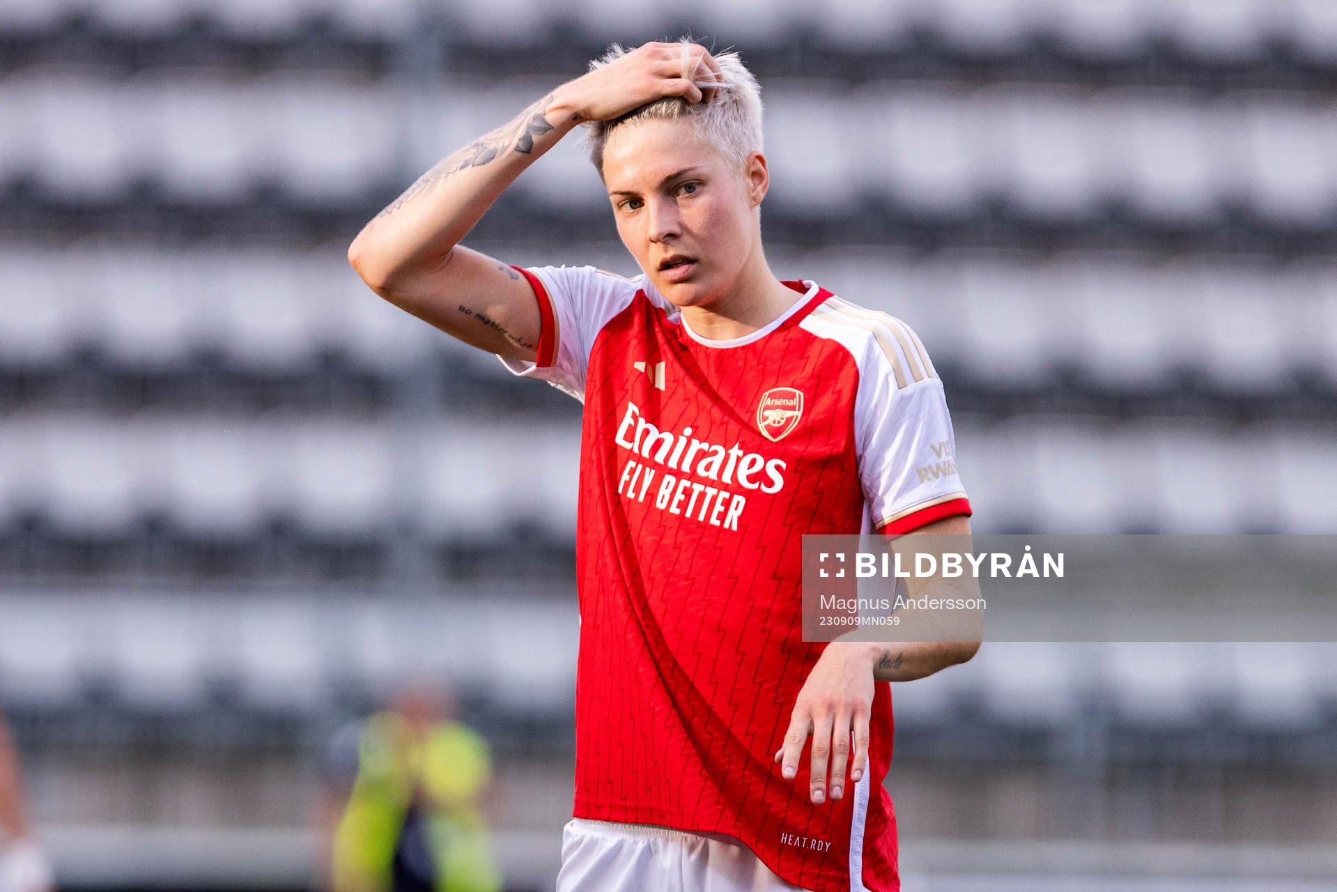 Lina Hurtig of Arsenal looks dejected