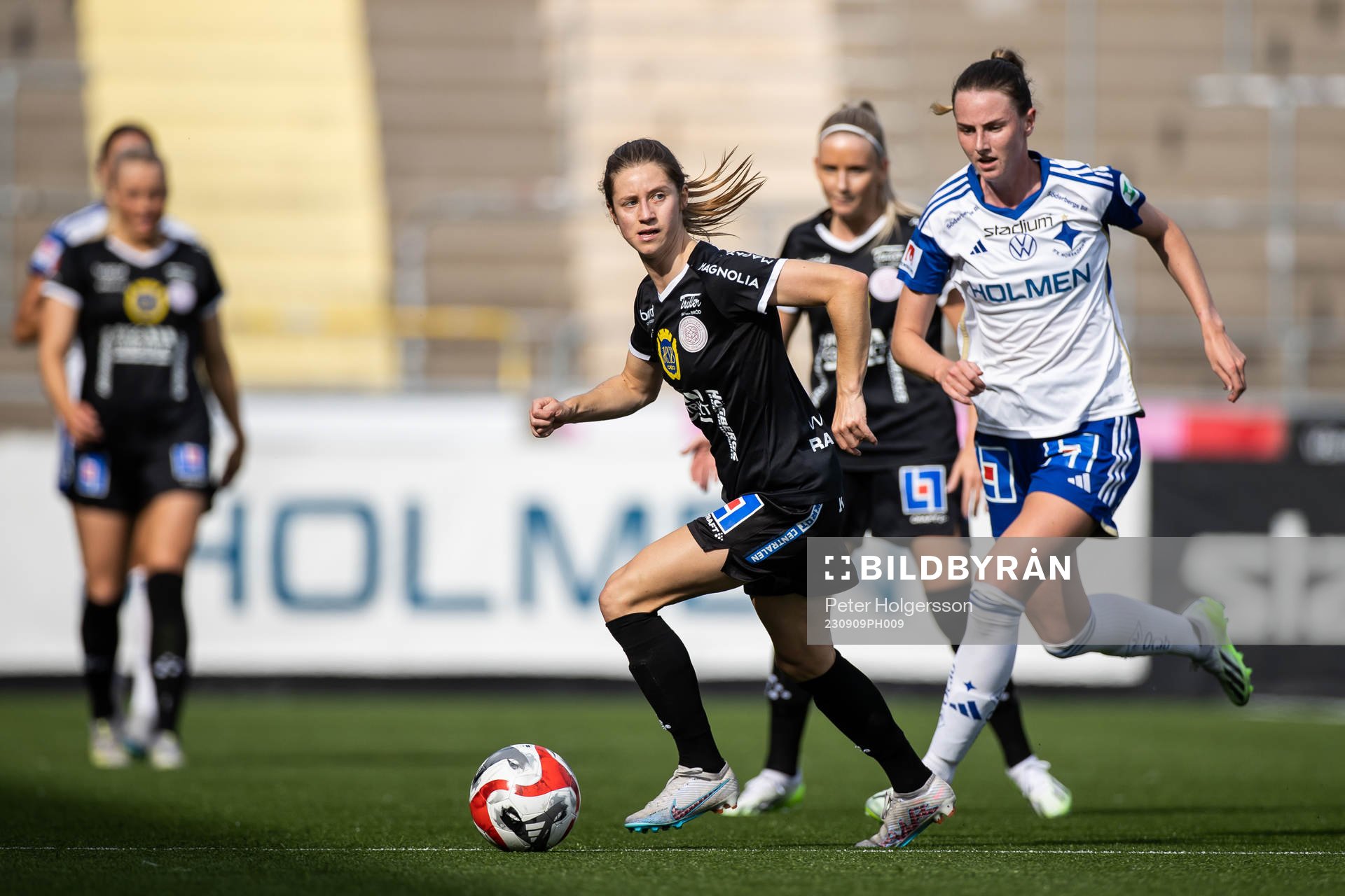 IK Uppsalas Charléne Nowotny och IFK Norrköpings Chelsie