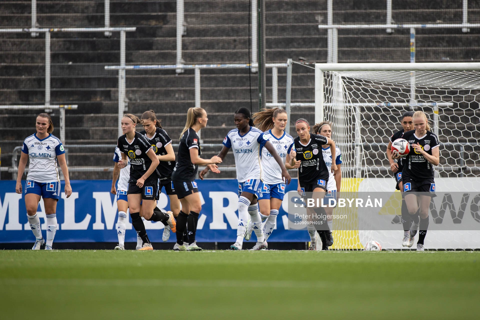 IK Uppsalas Taryn Ries jublar efter 2-1 under fotbollsmatchen i Damallsvenskan mellan IFK Norrköping och IK Uppsala den 9 september 2023 i Norrköping.