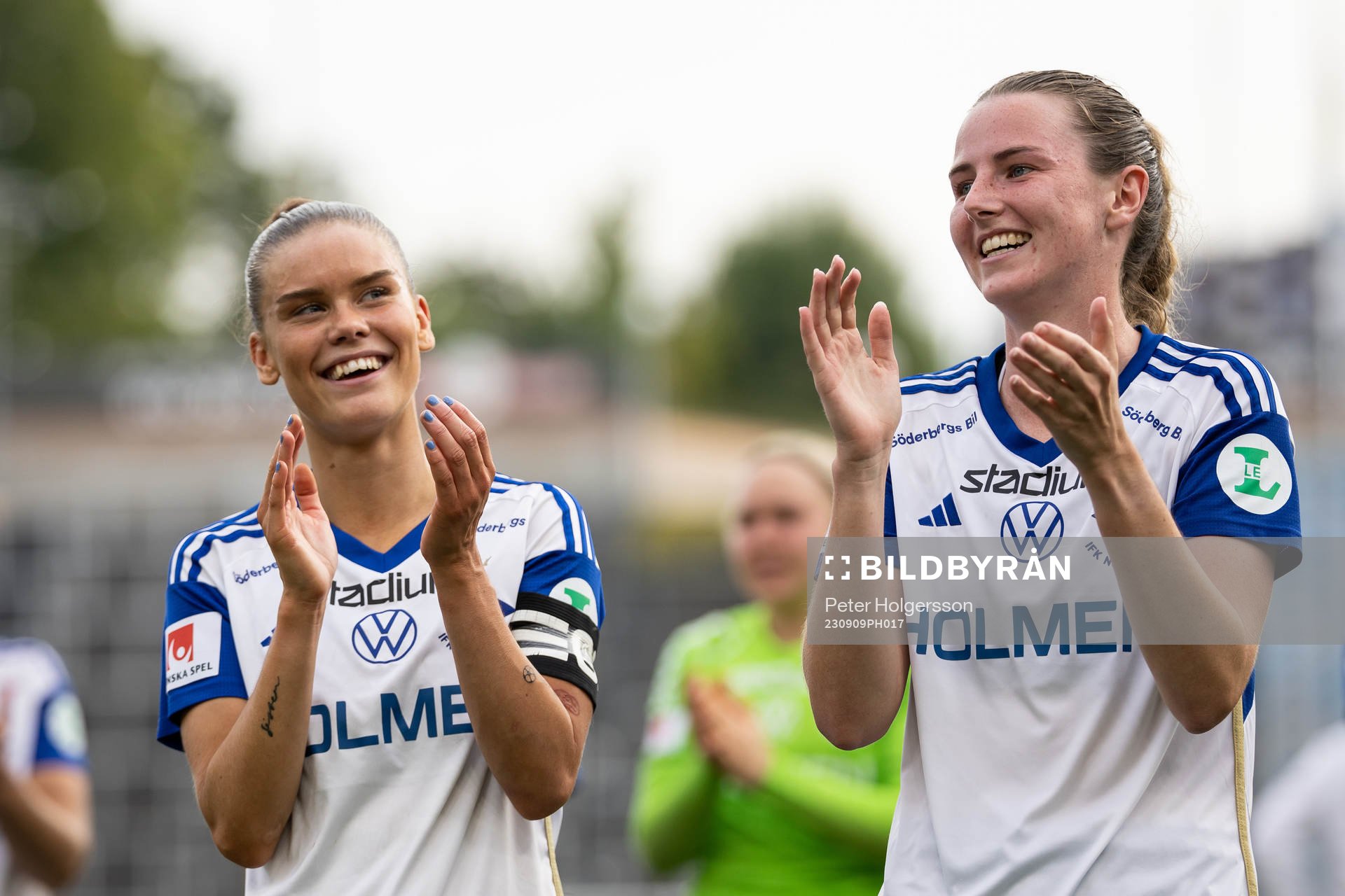 IFK Norrköpings My Cato och Chelsie Dawber jublar