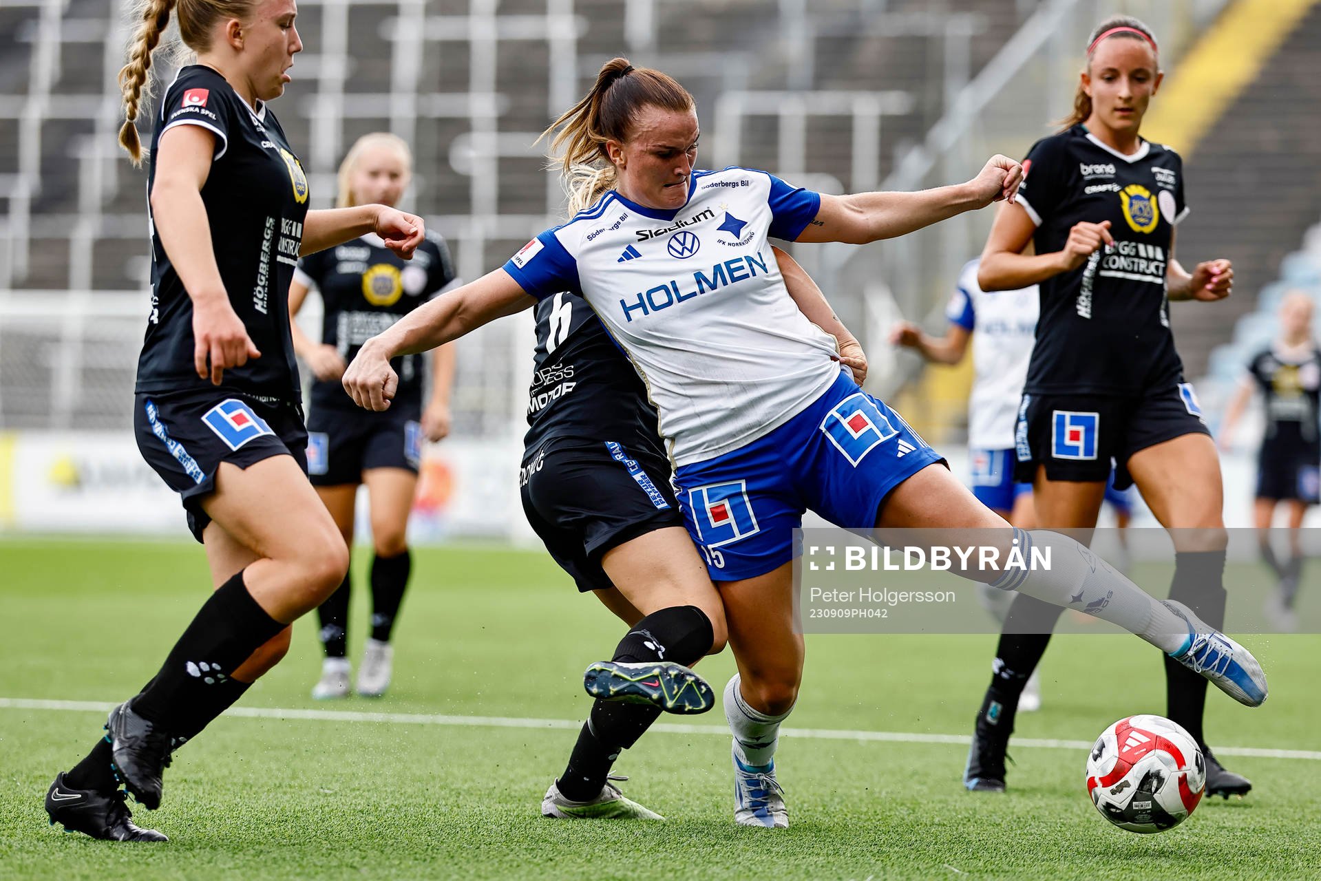 IFK Norrköpings Lovisa Gustafsson under fotbollsmatchen i Damallsvenskan mellan IFK Norrköping och IK Uppsala den 9 september 2023 i Norrköping.