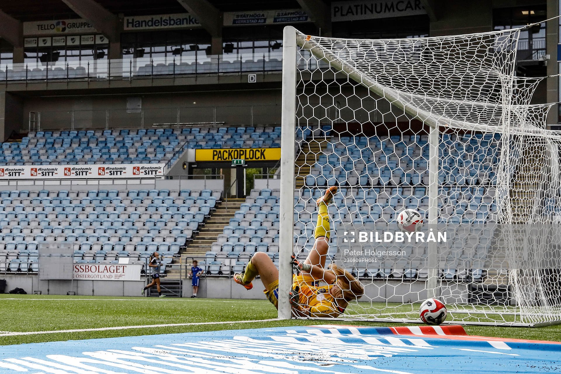 Mål 2-0 förbi IK Uppsalas målvakt Milla-Maj Majasaari