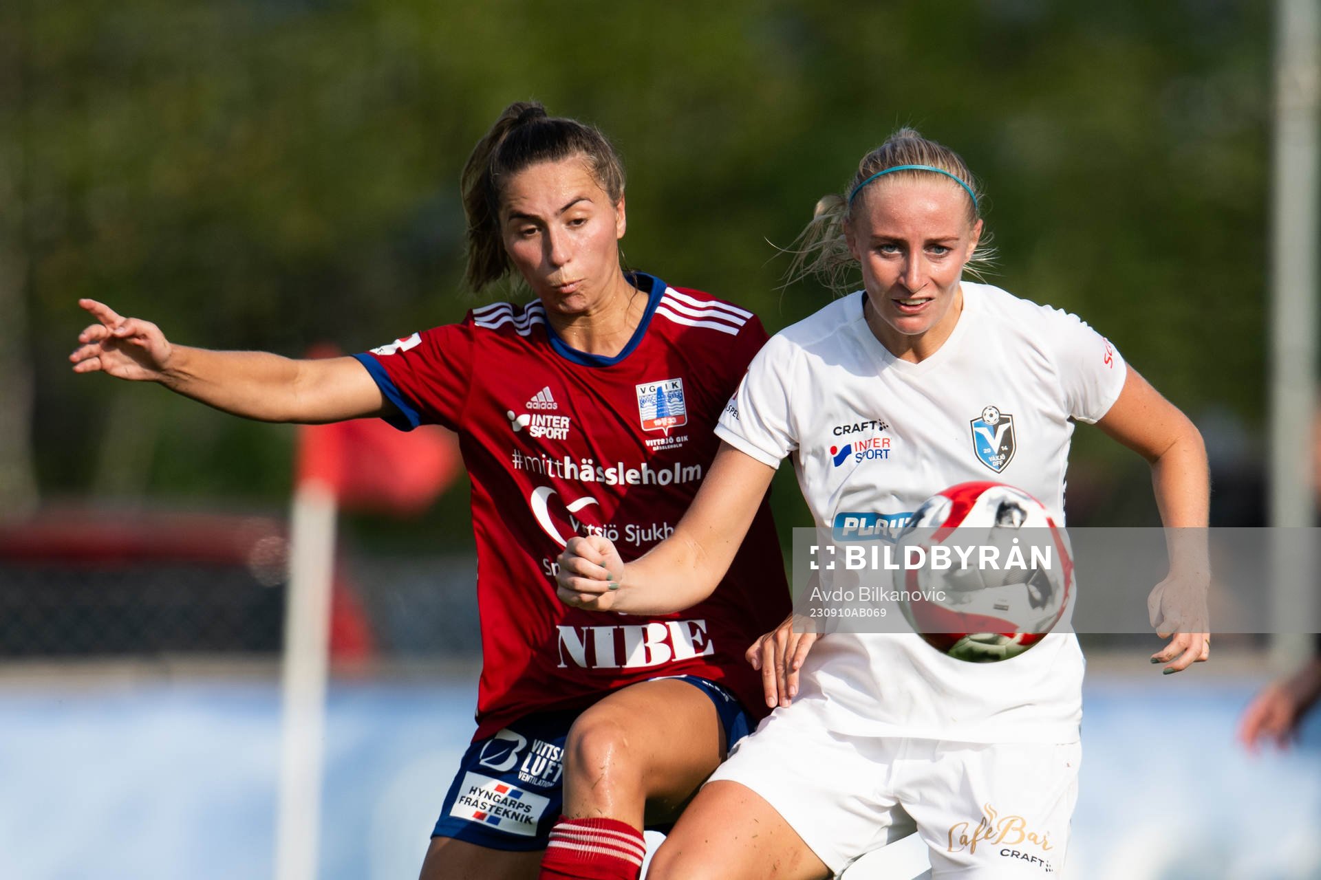 Vittsjös Sarah Stratigakis och Växjö DFFs Hanna Stokki
