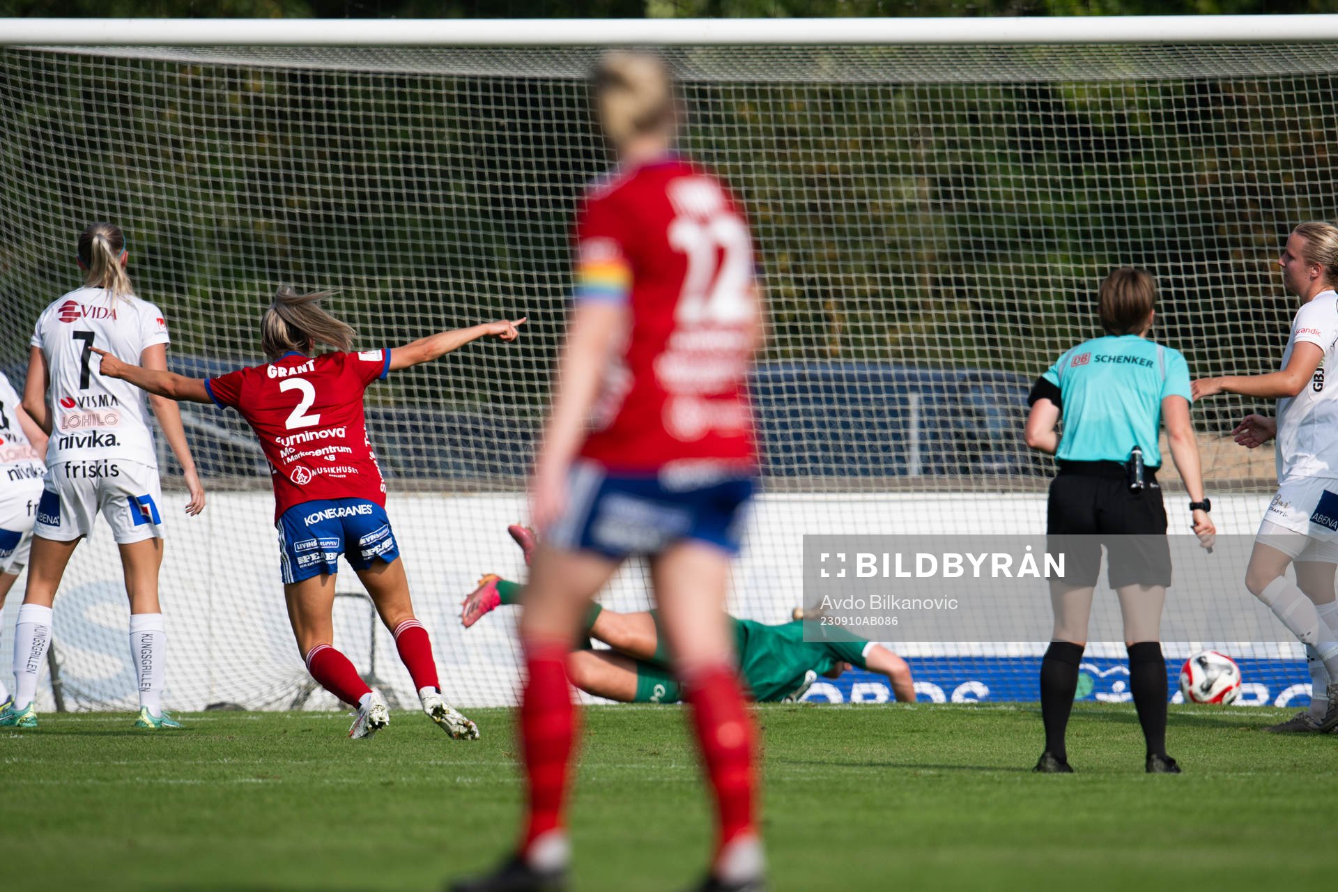 Vittsjös Charlotte Grant gör 1-0 bakom Växjö DFFs