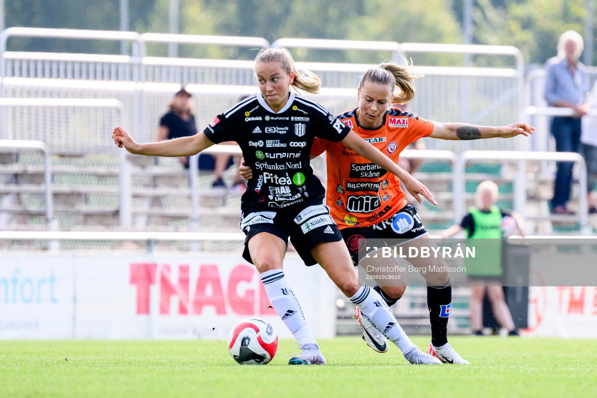 Piteås Sara Eriksson och Kristianstads Emmi Alanen