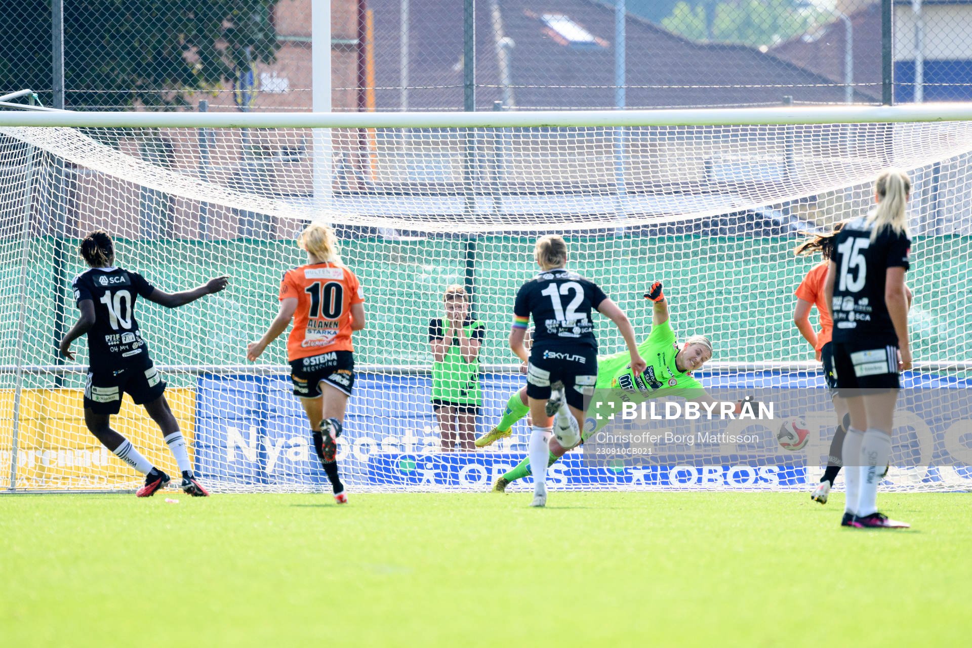 Piteås Anam Imo gör 3-2 bakom Kristianstads målvakt Moa