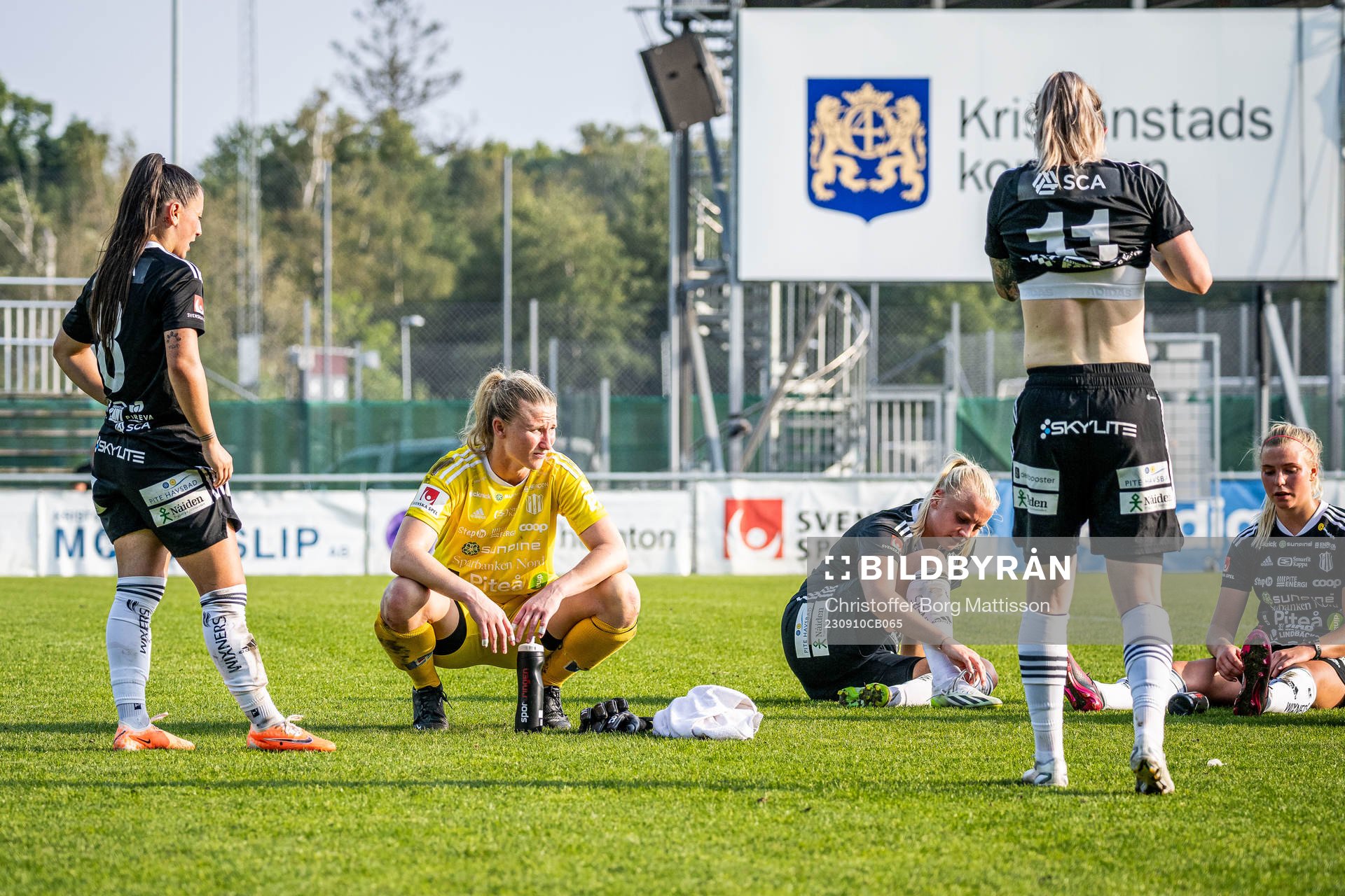 Piteås Katrina Guillou och målvakt Samantha Leshnak