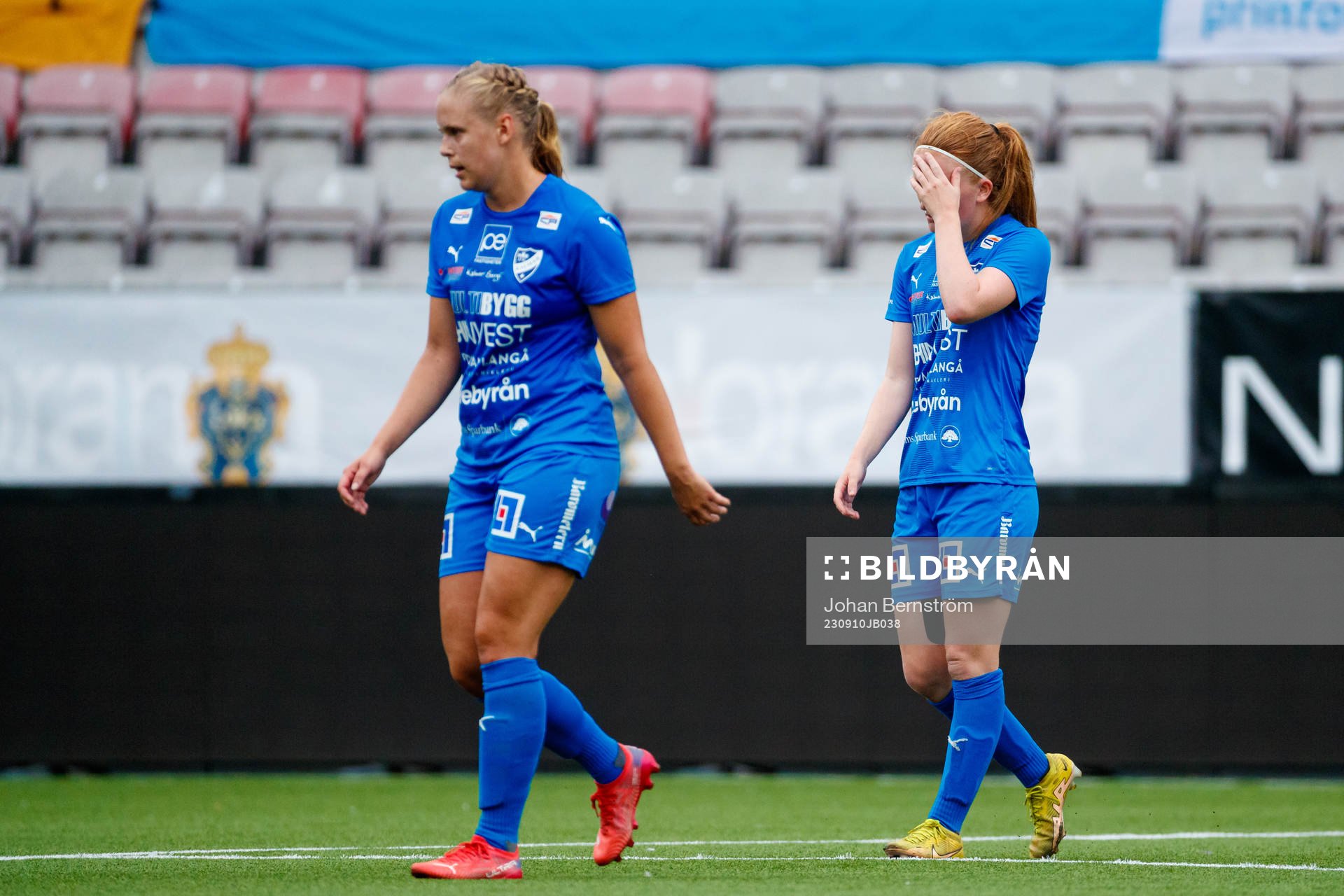 Kalmars Fanny Nilsson och Kalmars Vera Andersson deppar