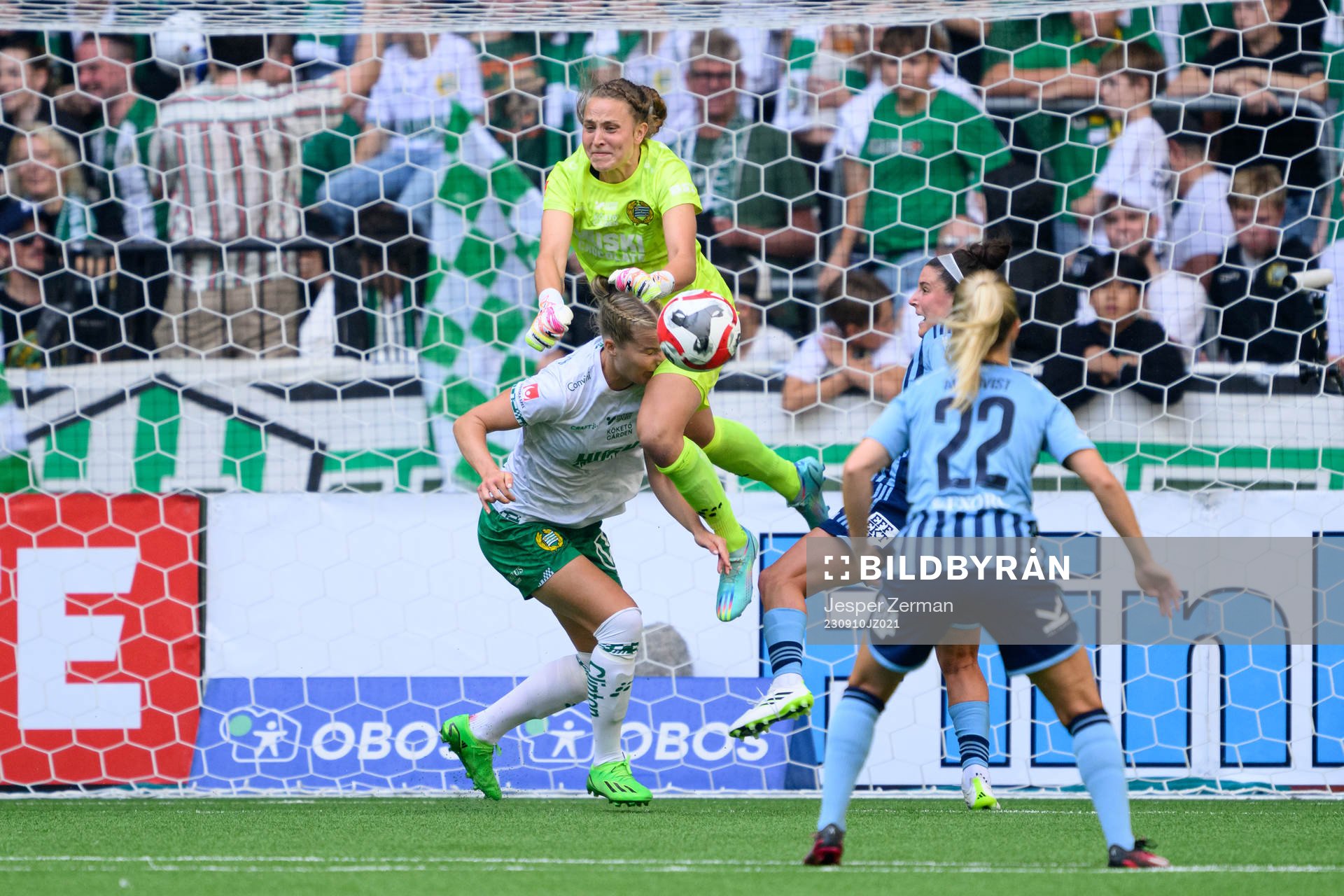 Hammarbys Eva Nyström, Hammarbys målvakt Anna Tamminen