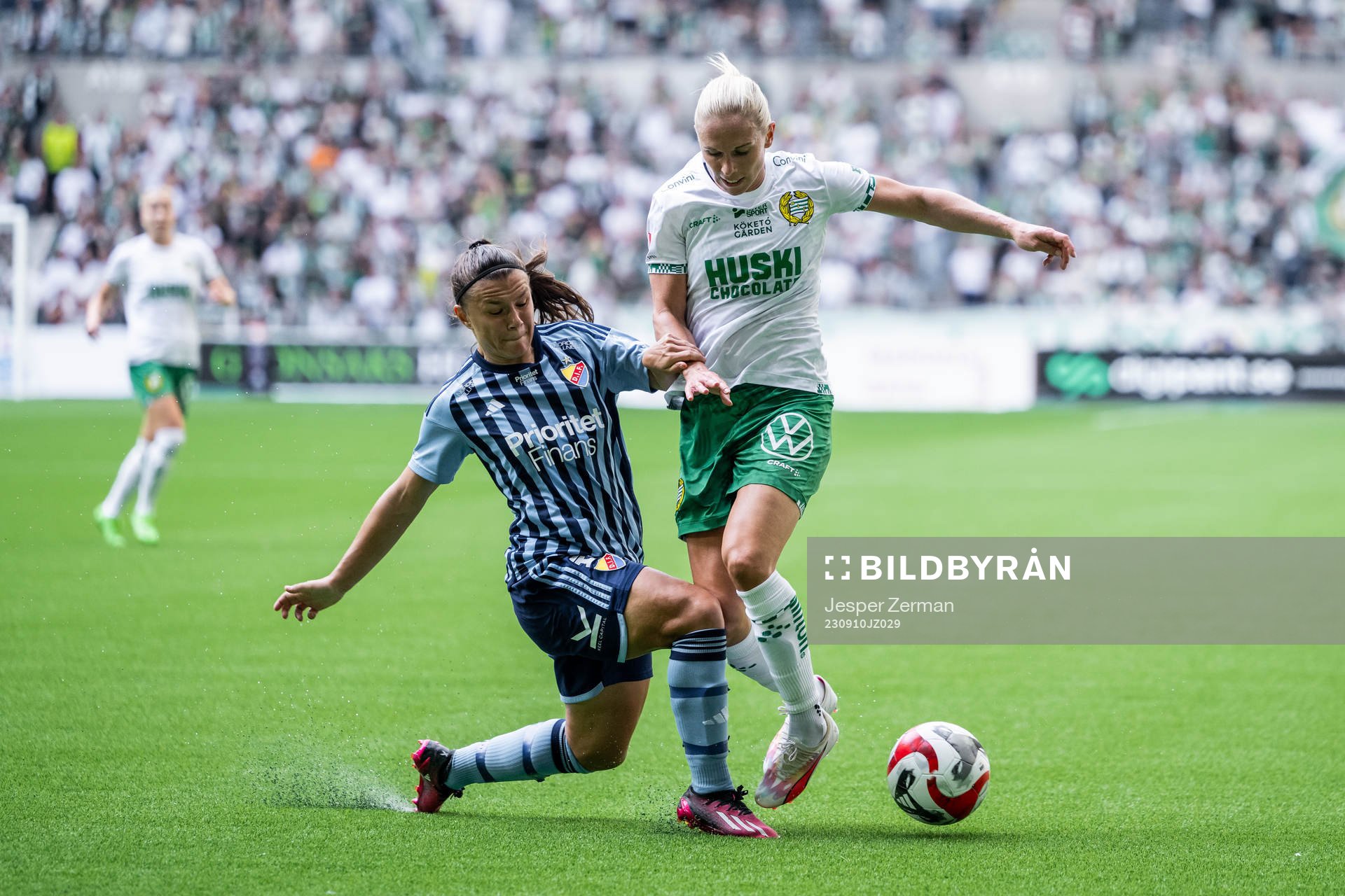 Djurgårdens Alexsandra Lobanova  och Hammarbys Jonna