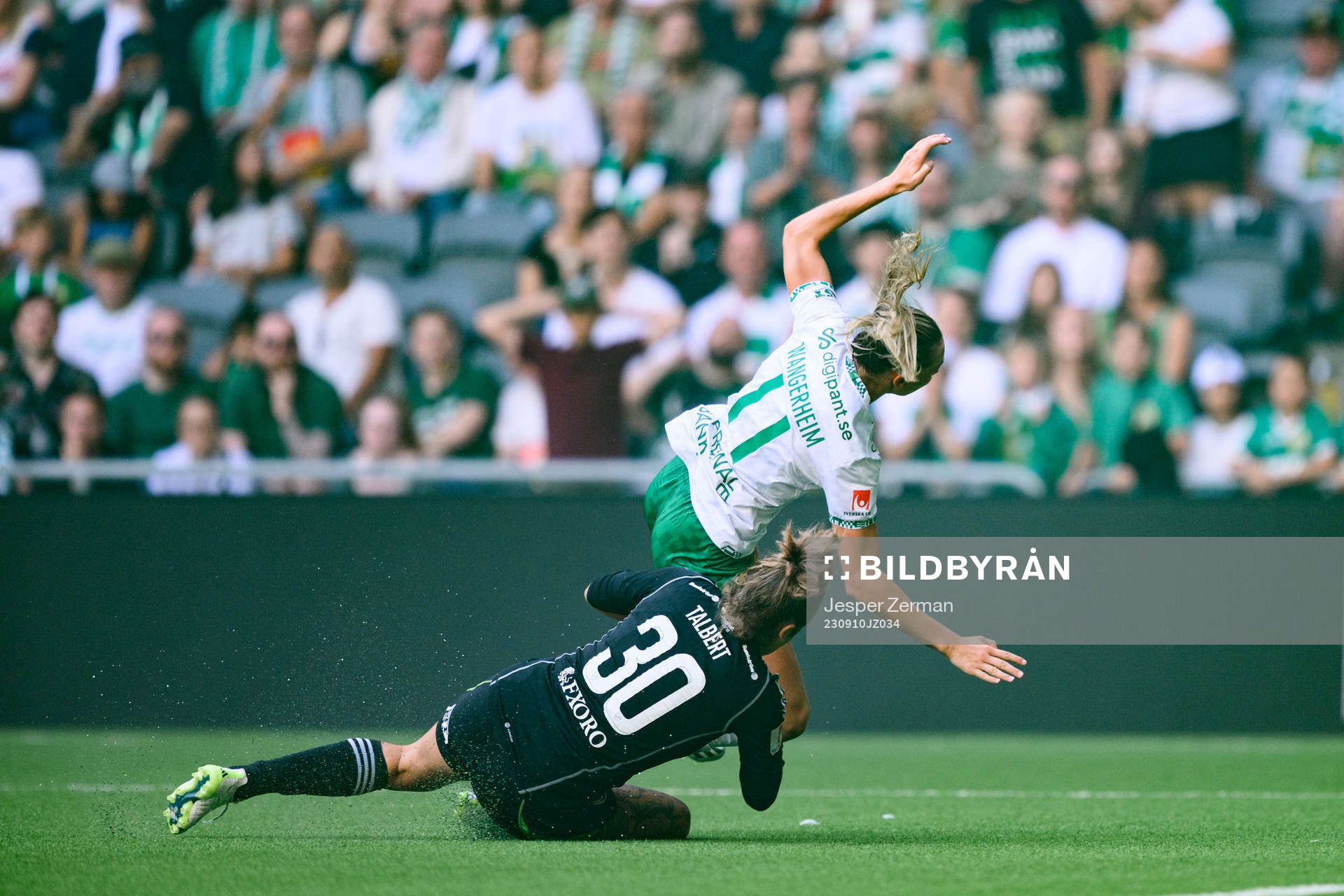 Djurgårdens målvakt Katelin Talbert och Hammarbys Ellen