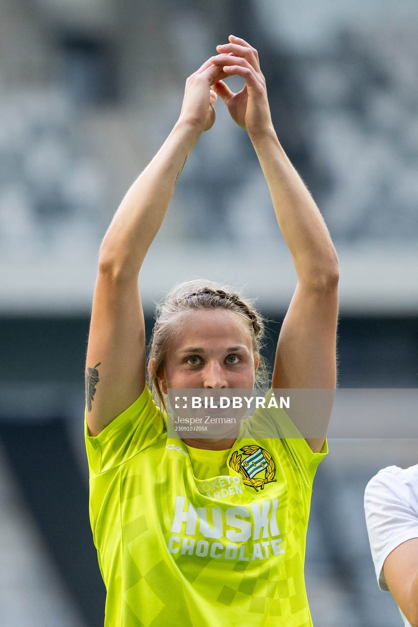 Hammarbys målvakt Anna Tamminen jublar