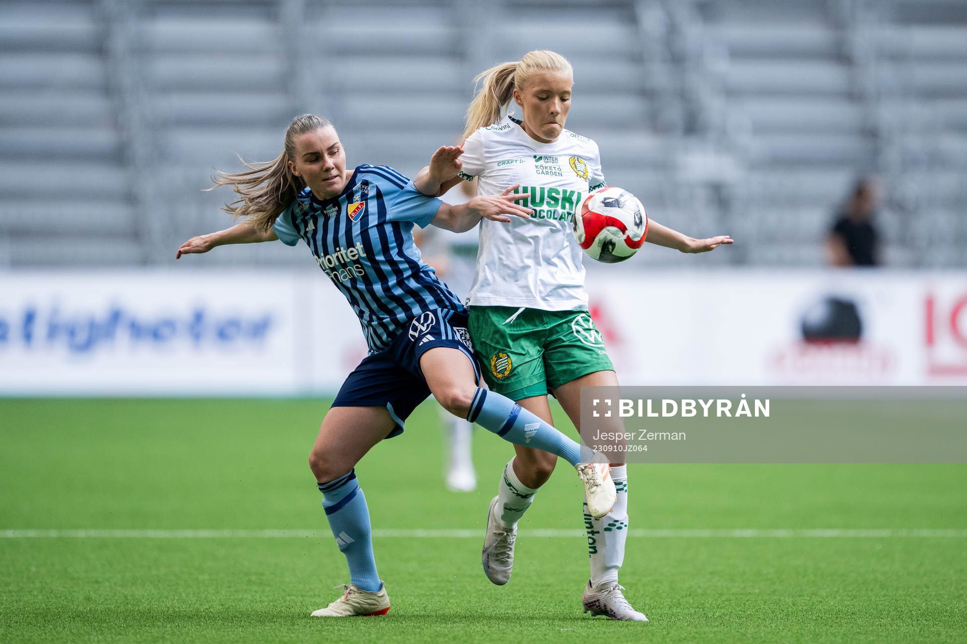 Djurgårdens Ebba Hed och Hammarbys Smilla Holmberg