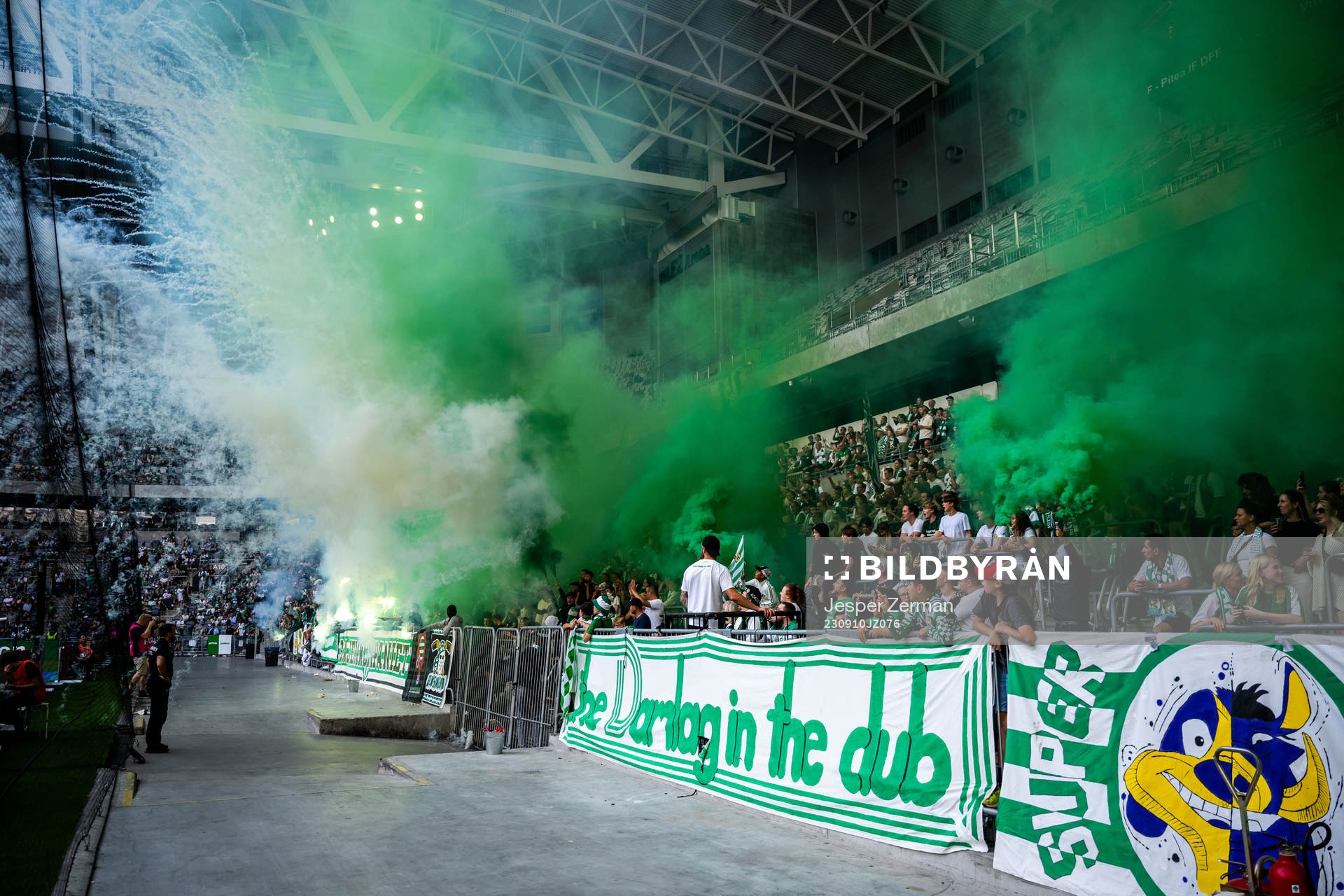 Hammarbys supportrar med ett tifo