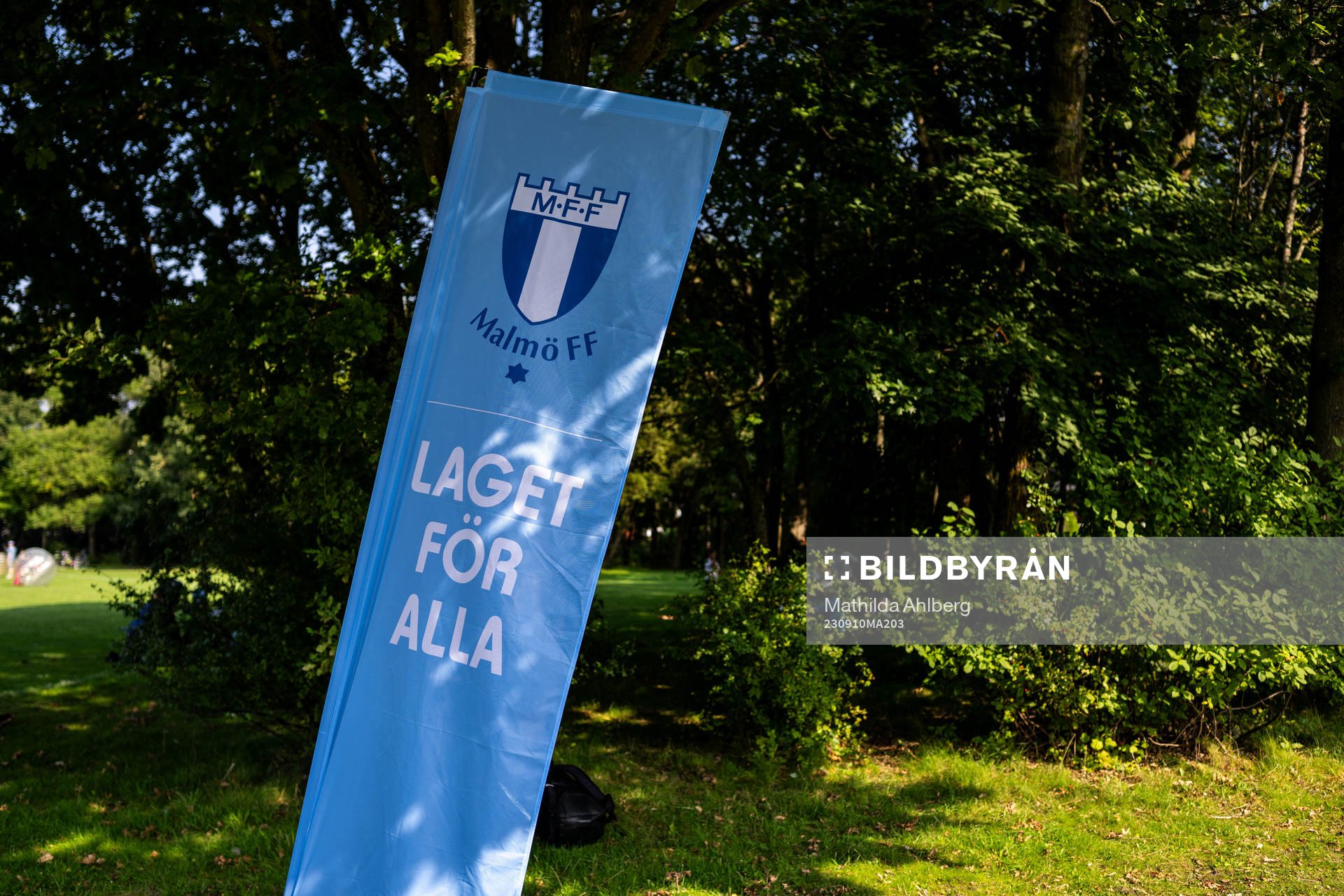 En flagga med texten Laget För Alla under arrangemanget Laget för alla den 10 september 2023 i Malmö. 