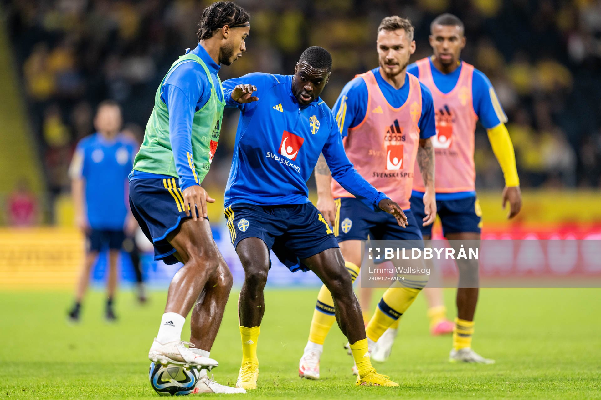 Jens-Lys Cajuste and Ken Sema of Sweden