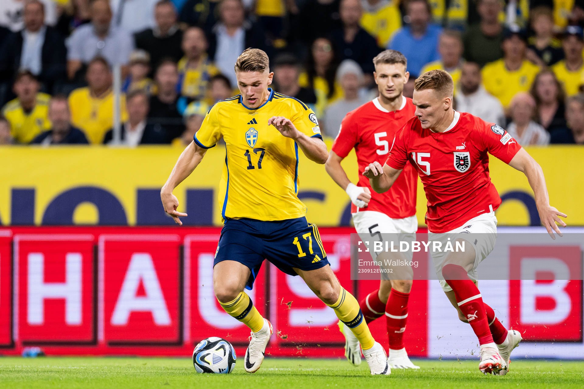 Viktor Gyökeres of Sweden and Philipp Lienhart of Austria