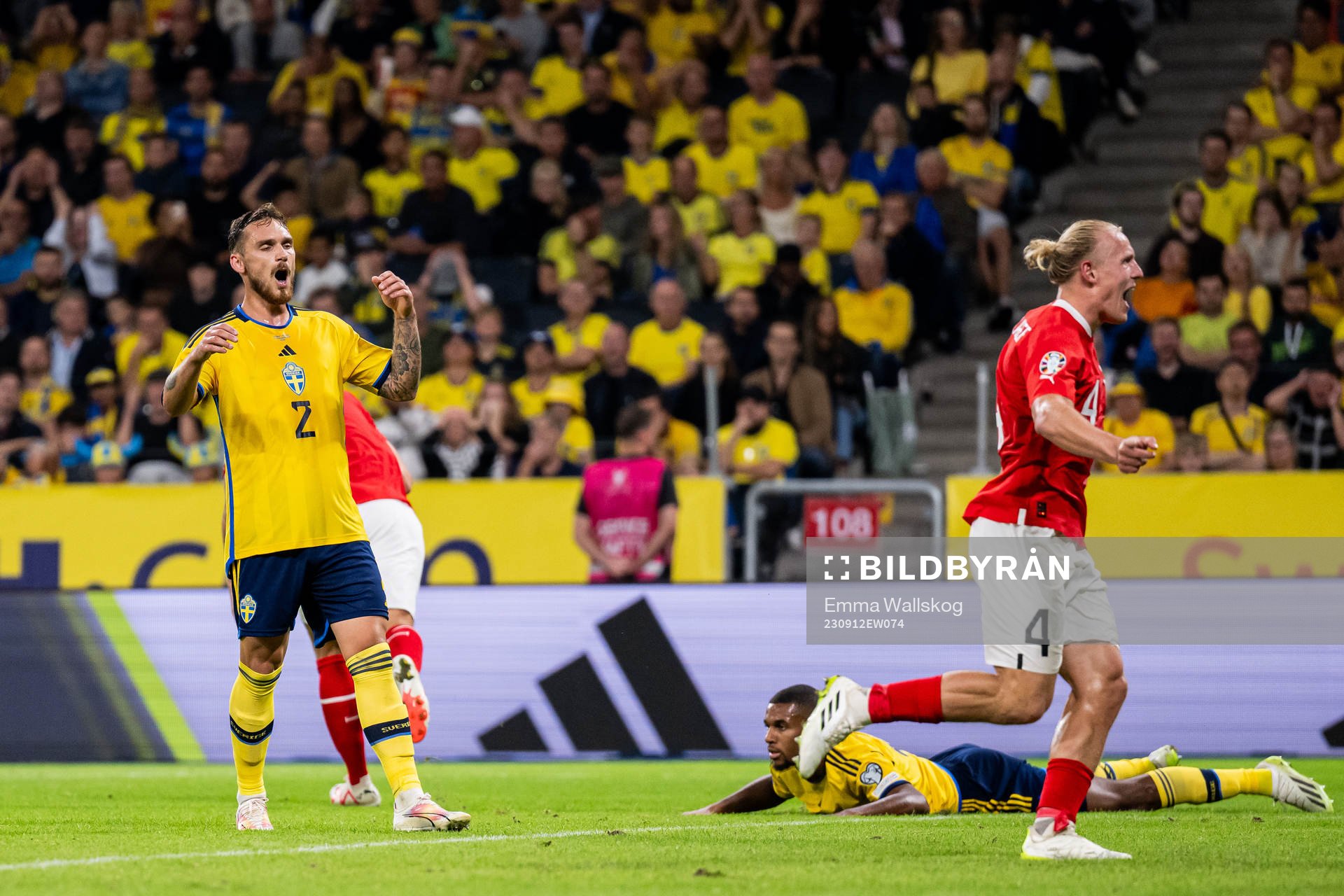 Linus Wahlqvist Egnell of Sweden looks dejected