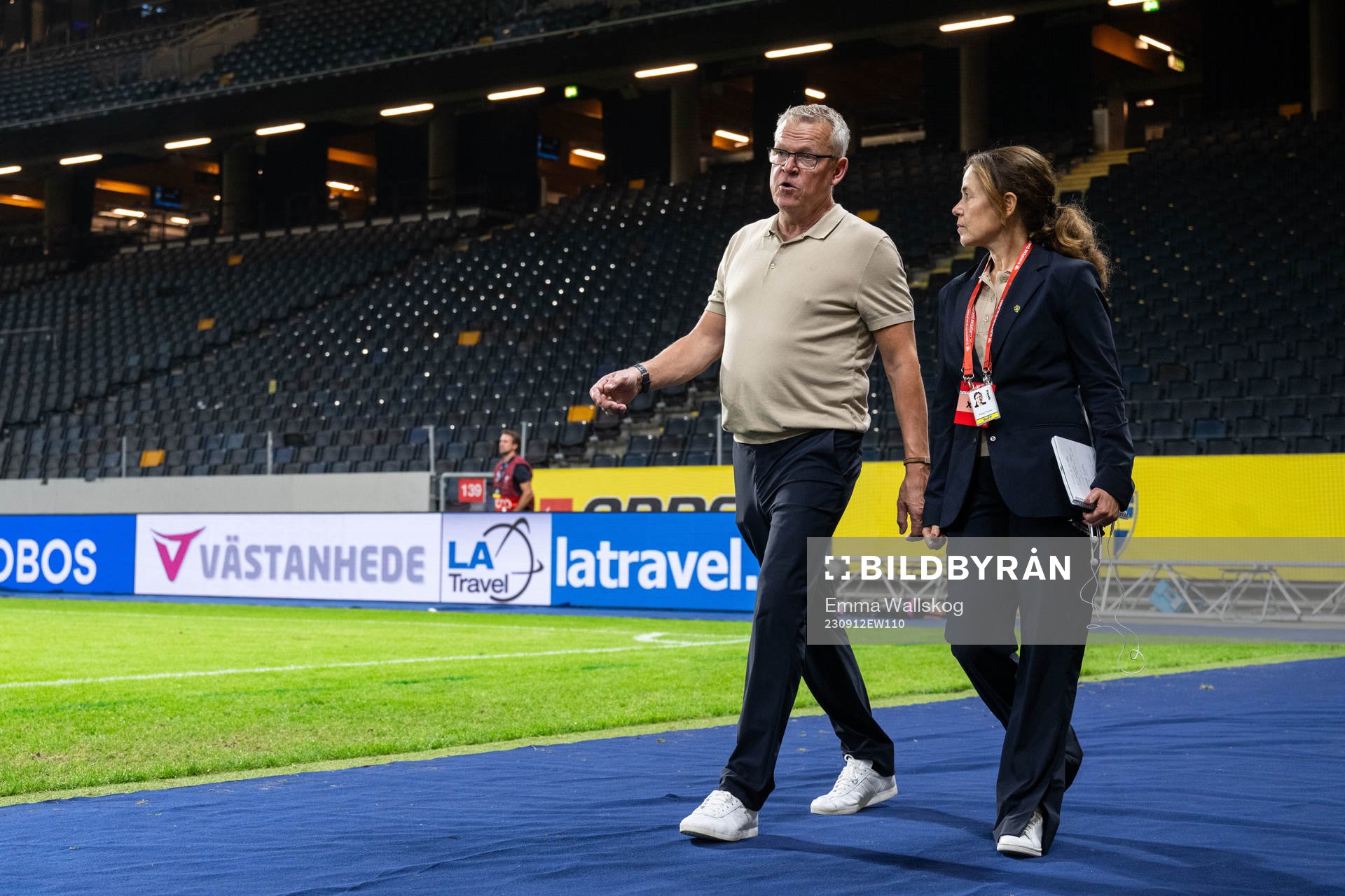 Head coach Janne Andersson and press officer Petra Thorén