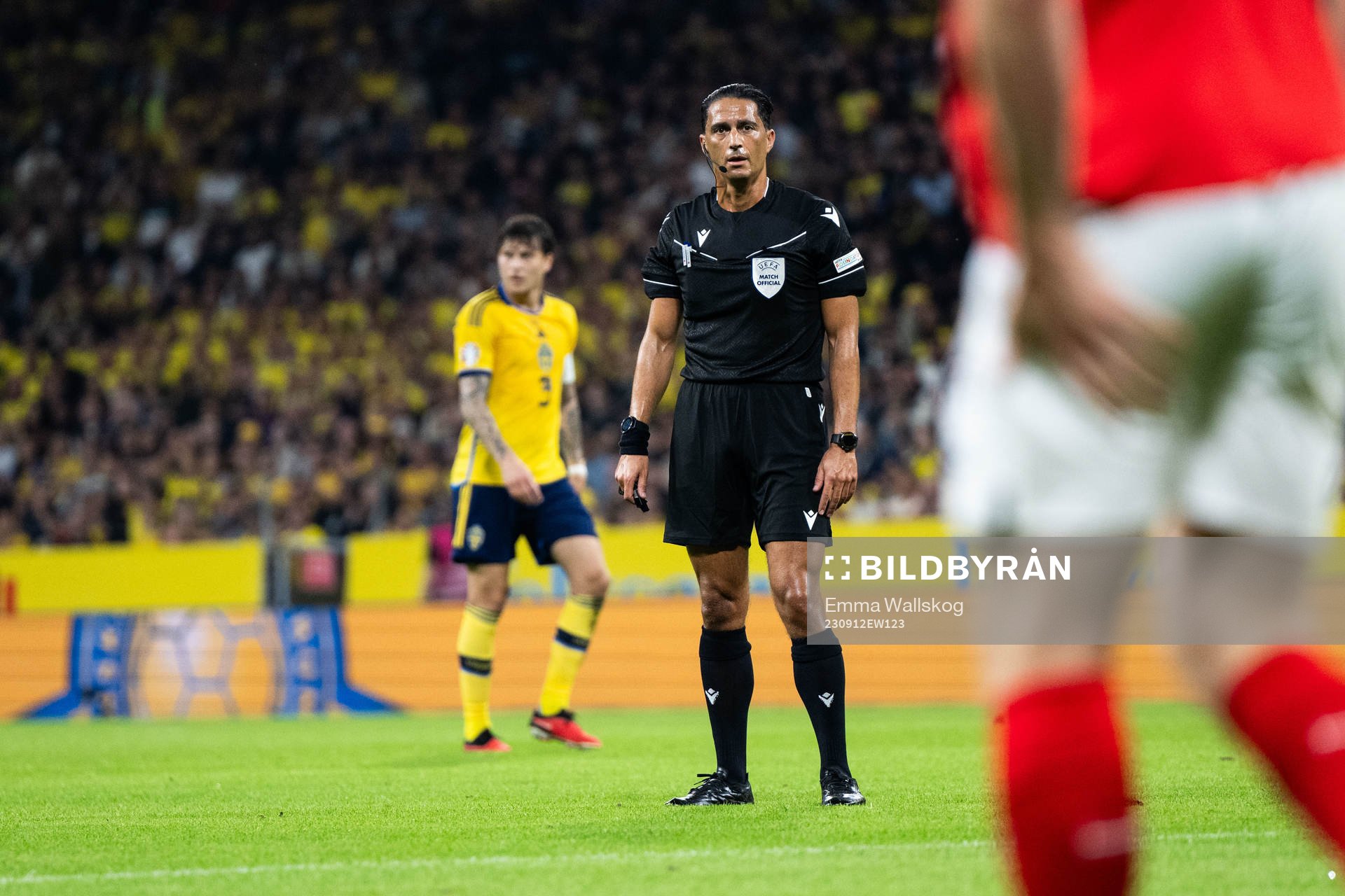 Referee Serdar Gözübüyük