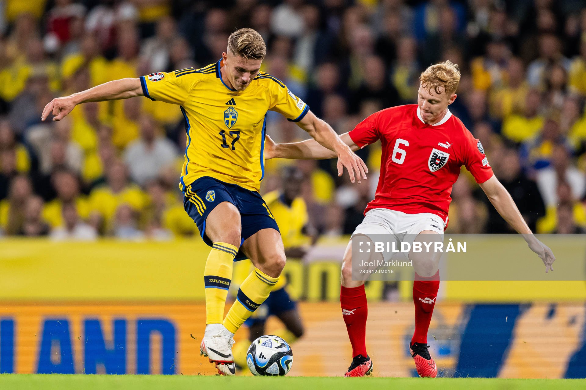 Viktor Gyökeres of Sweden and Nicolas Seiwald of Austria