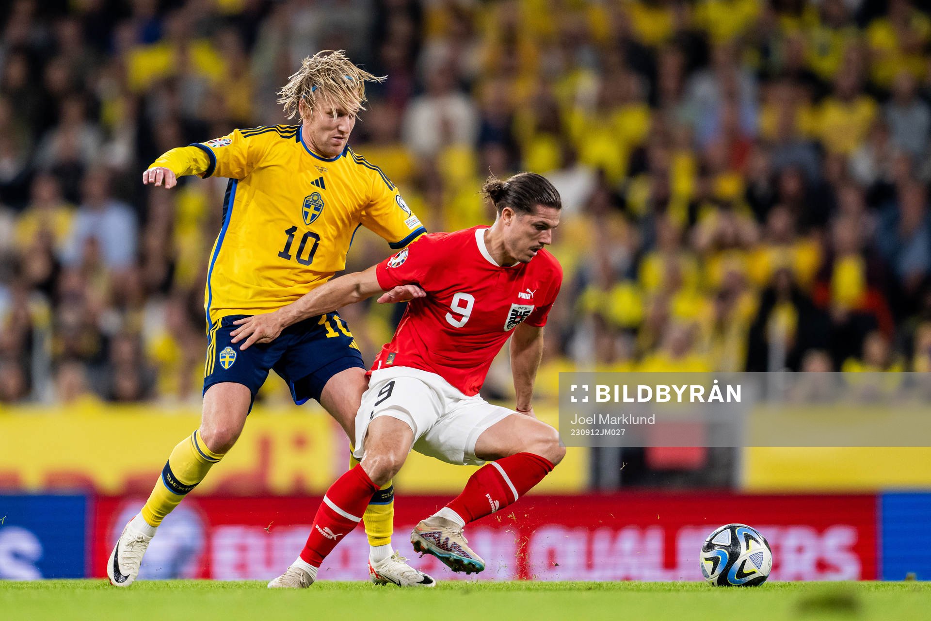 Emil Forsberg of Sweden and Marcel Sabitzer of Austria