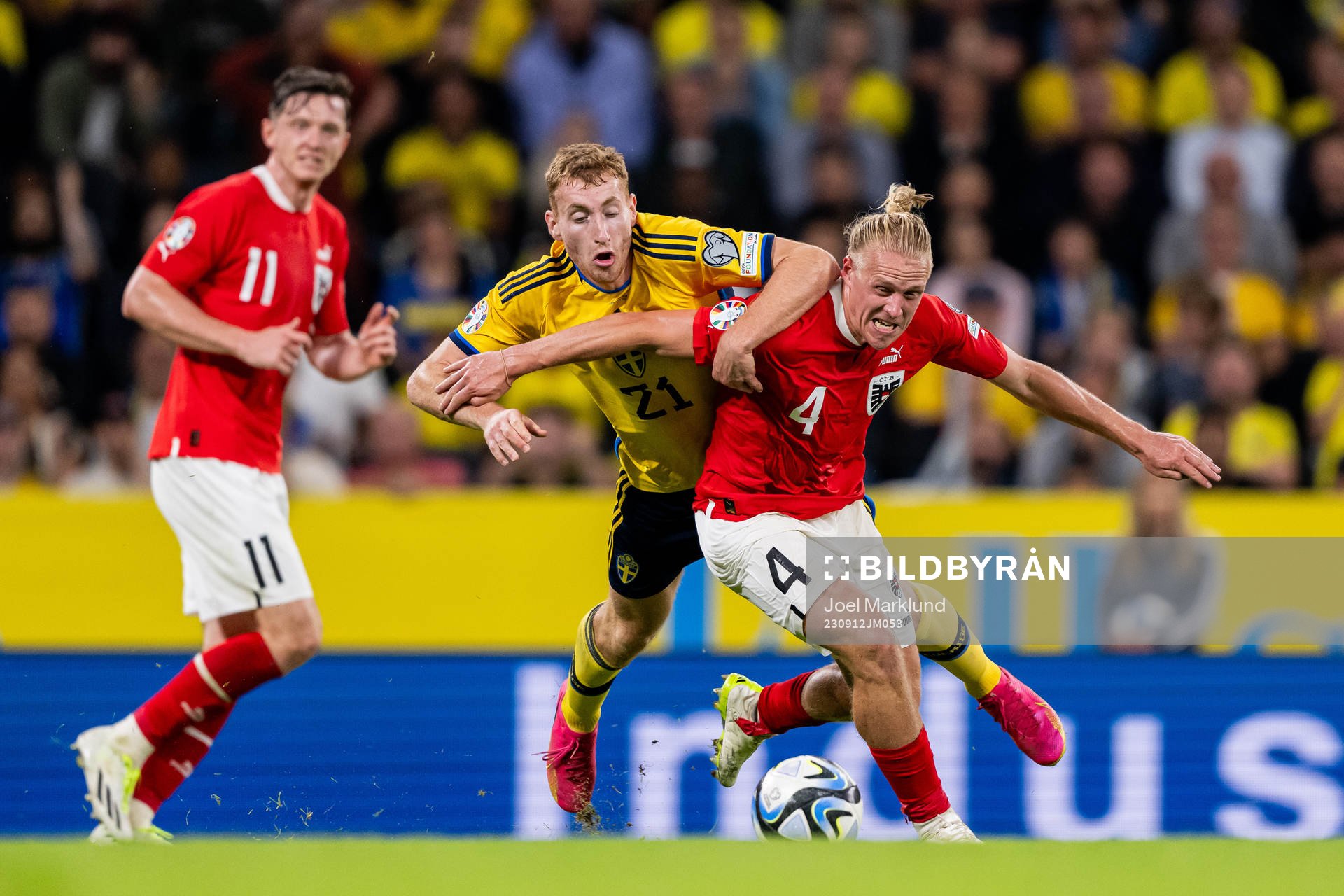 Dejan Kulusevski of Sweden and Xaver Schlager of Austria