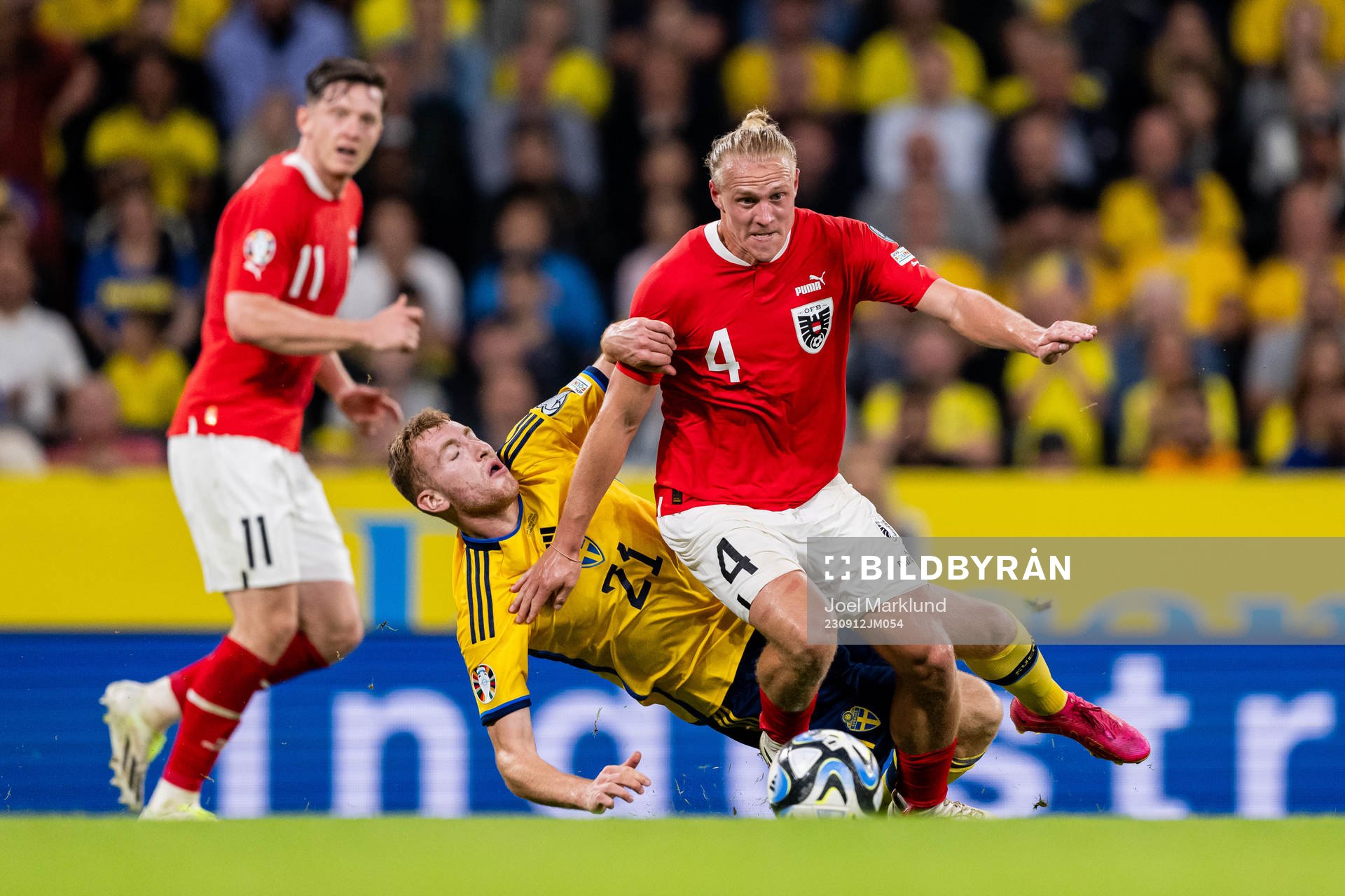 Dejan Kulusevski of Sweden and Xaver Schlager of Austria