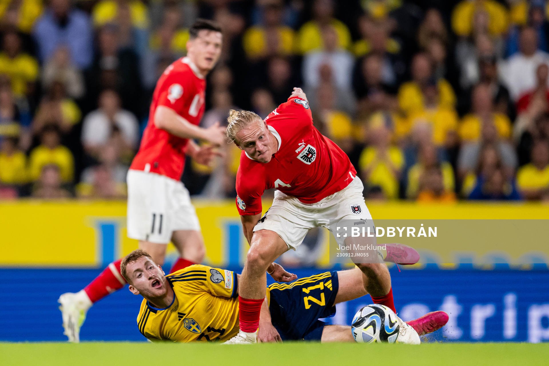 Dejan Kulusevski of Sweden and Xaver Schlager of Austria