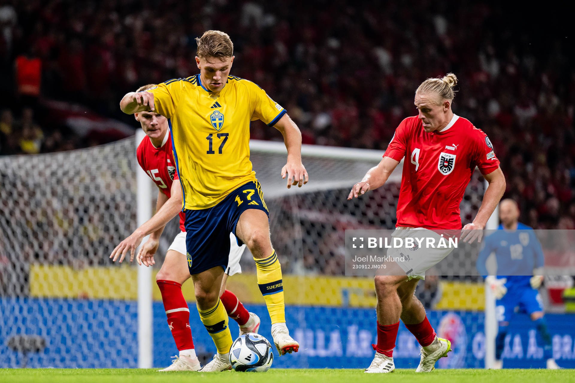 Viktor Gyökeres of Sweden and Xaver Schlager of Austria