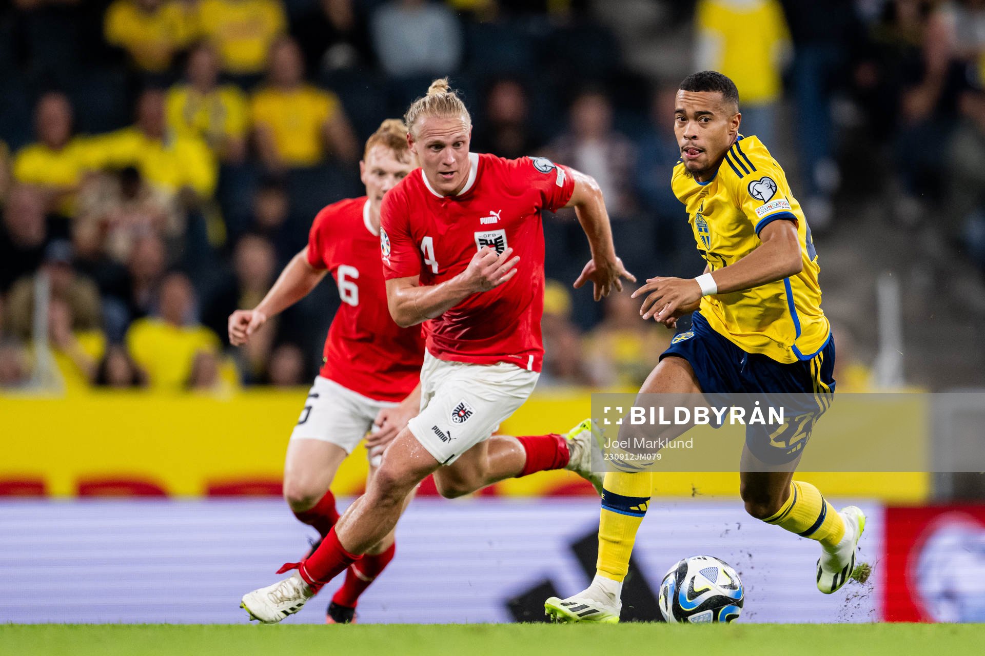 Xaver Schlager of Austria and Robin Quaison of Sweden