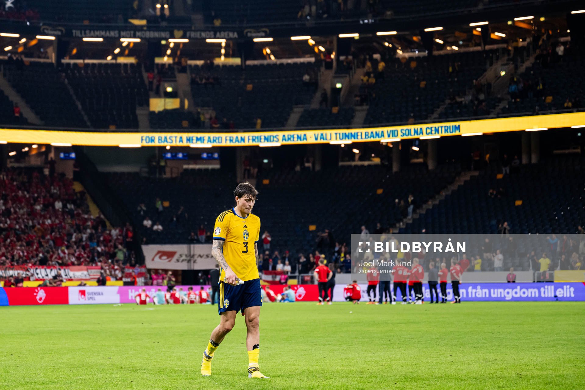 Victor Nilsson Lindelöf of Sweden looks dejected