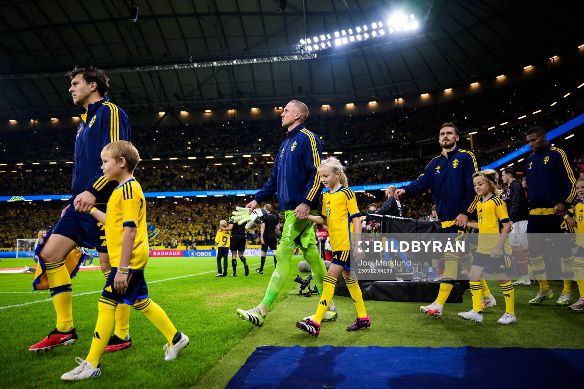 Victor Nilsson Lindelöf, goalkeeper Robin Olsen, Linus