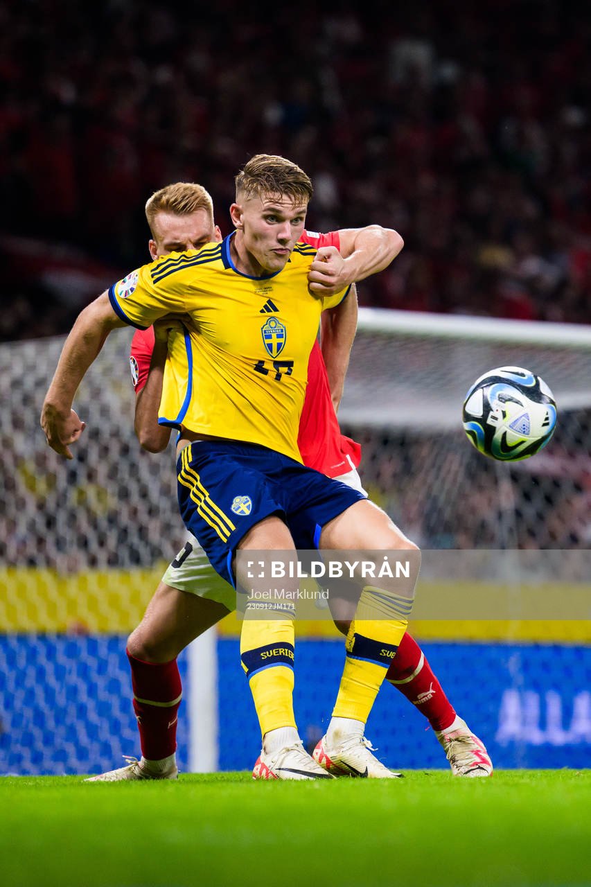 Philipp Lienhart of Austria and Viktor Gyökeres of Sweden
