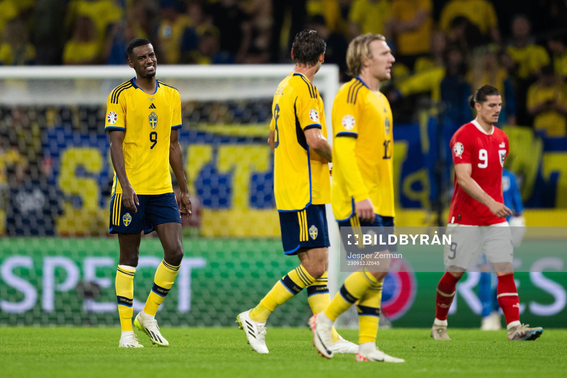 Alexander Isak, Albin Ekdal and Emil Forsberg of Sweden