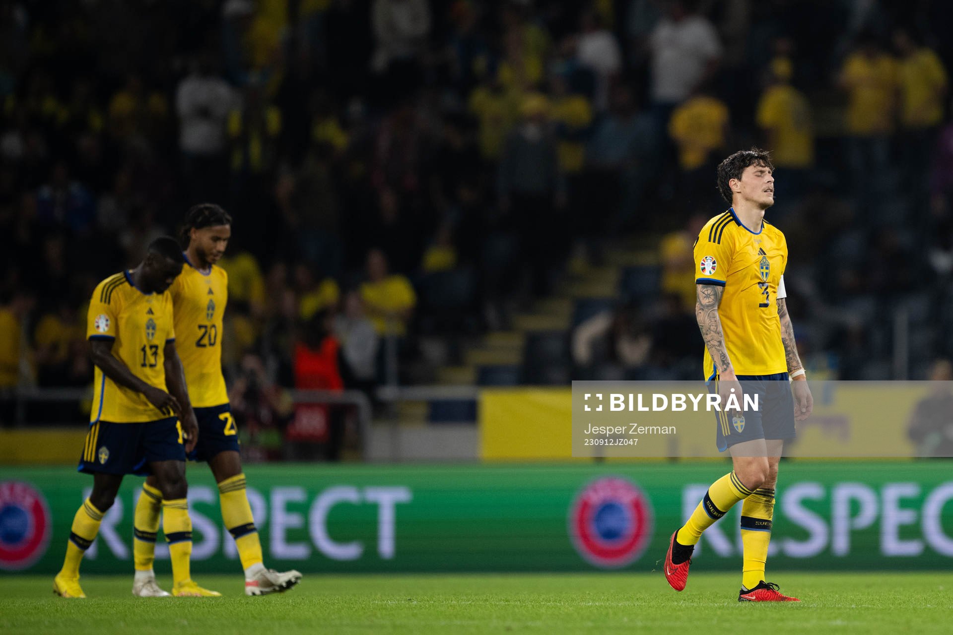 Victor Nilsson Lindelöf of Sweden looks dejected