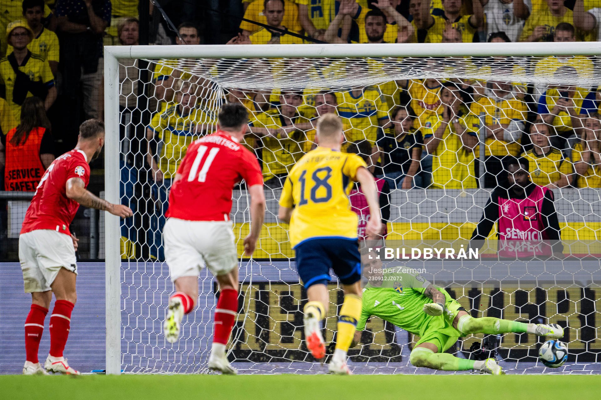 Marko Arnautovic of Austria scores the 0-3 goal past