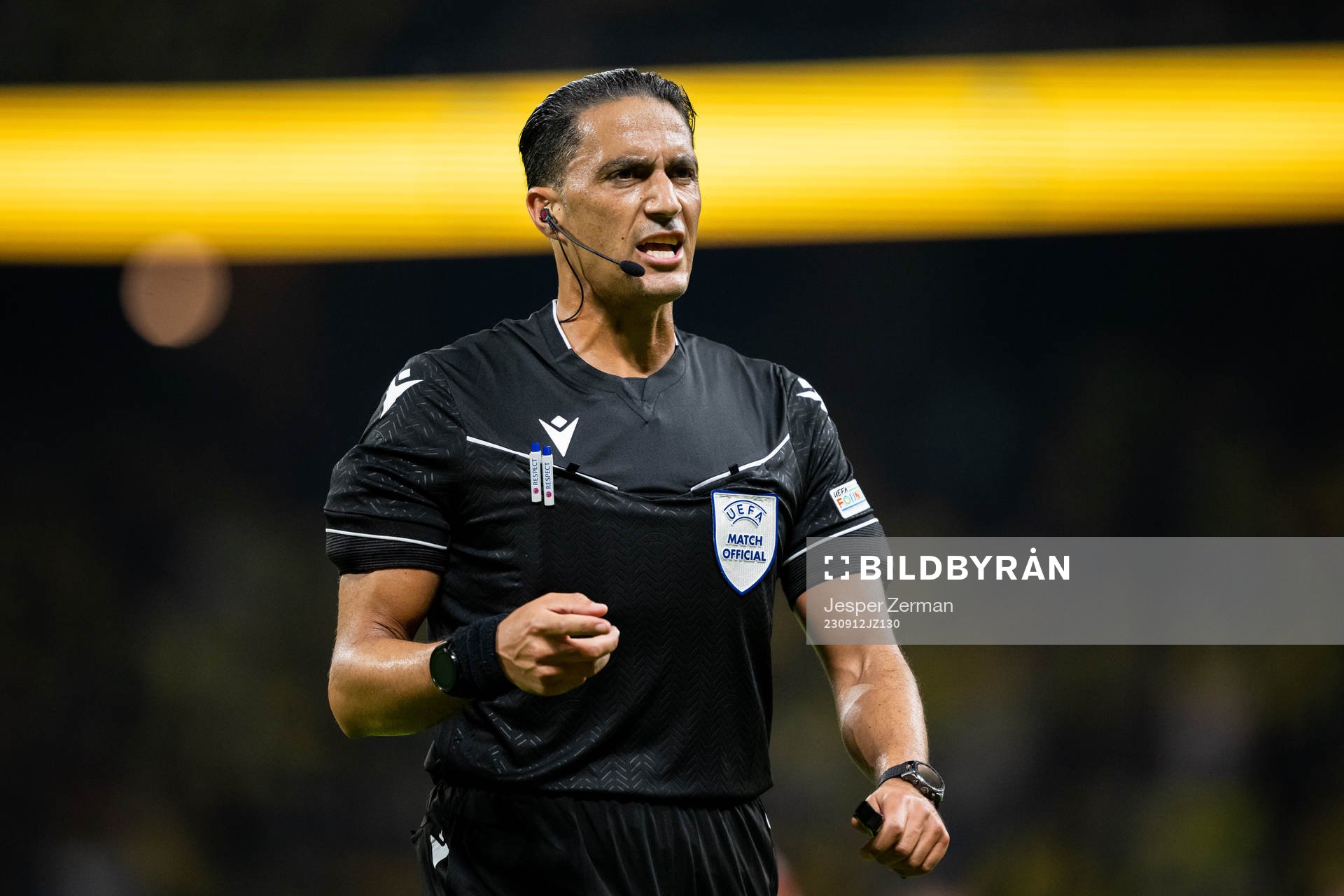 Referee Serdar Gözübüyük