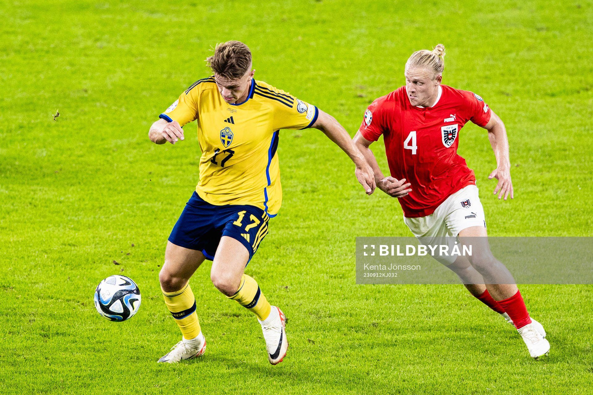 Viktor Gyökeres of Sweden and Xaver Schlager of Austria