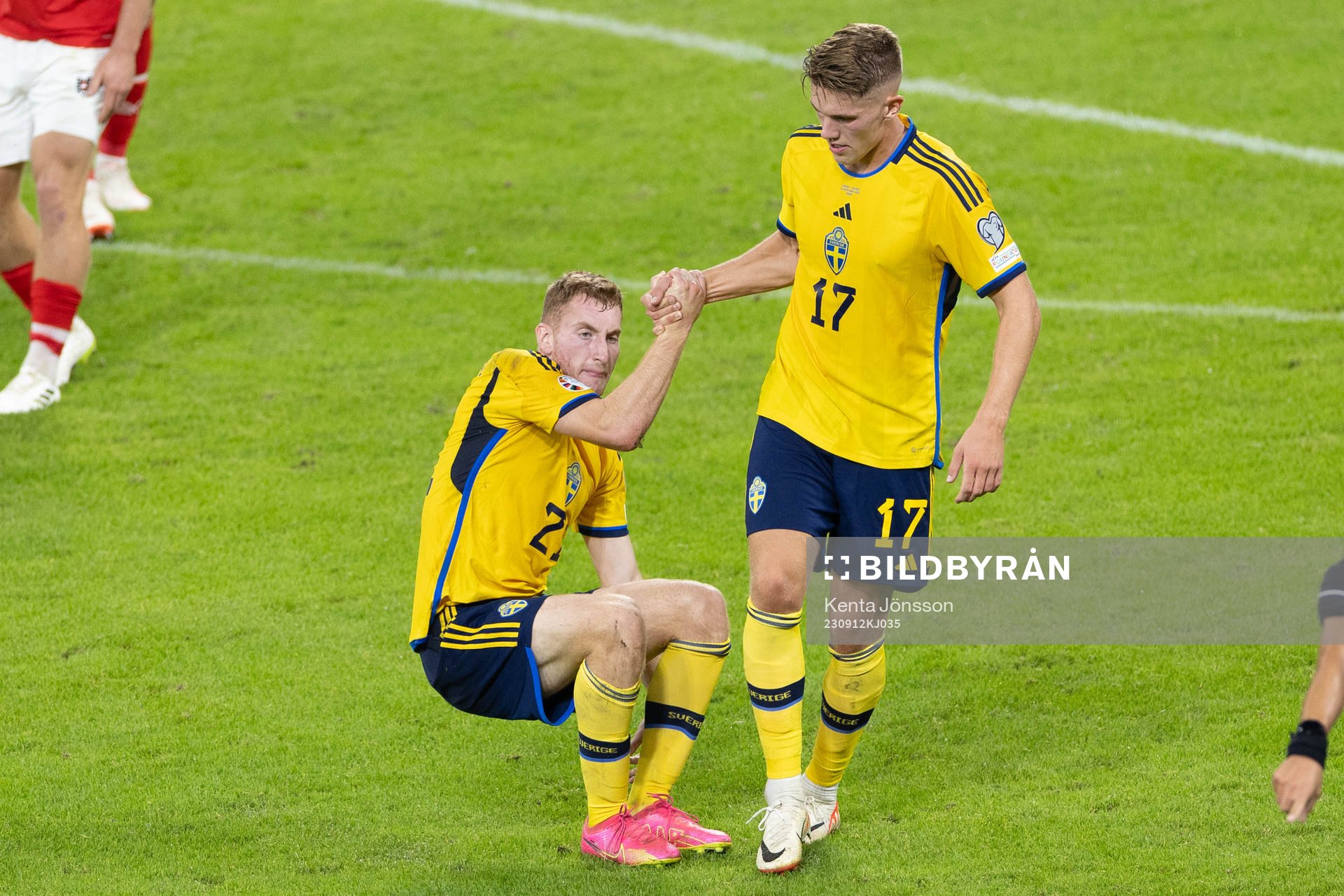 Dejan Kulusevski and Viktor Gyökeres of Sweden