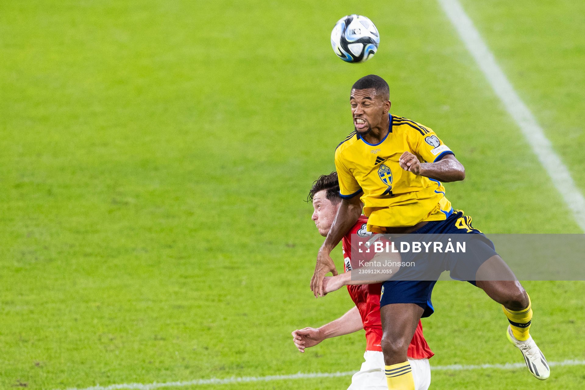 Isak Hien of Sweden and Michael Gregoritsch of Austria