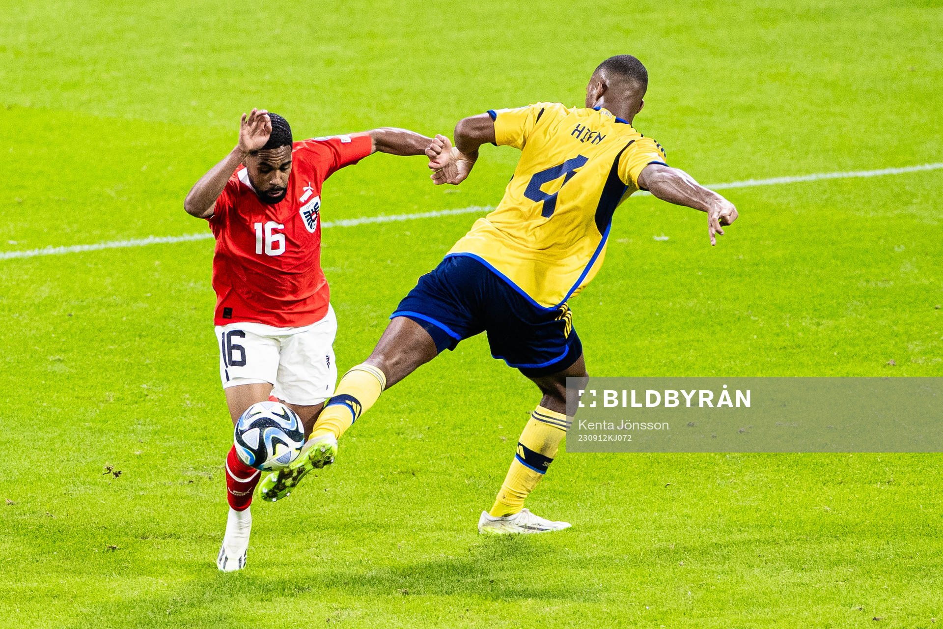 Philip Mwene of Austria and Isak Hien of Sweden