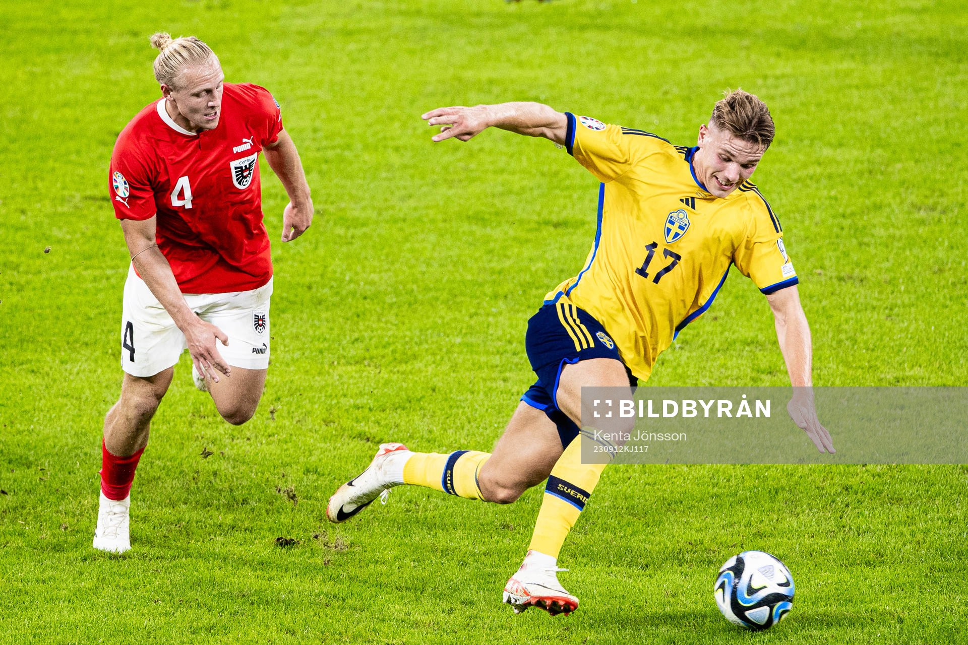 Xaver Schlager of Austria and Viktor Gyökeres of Sweden