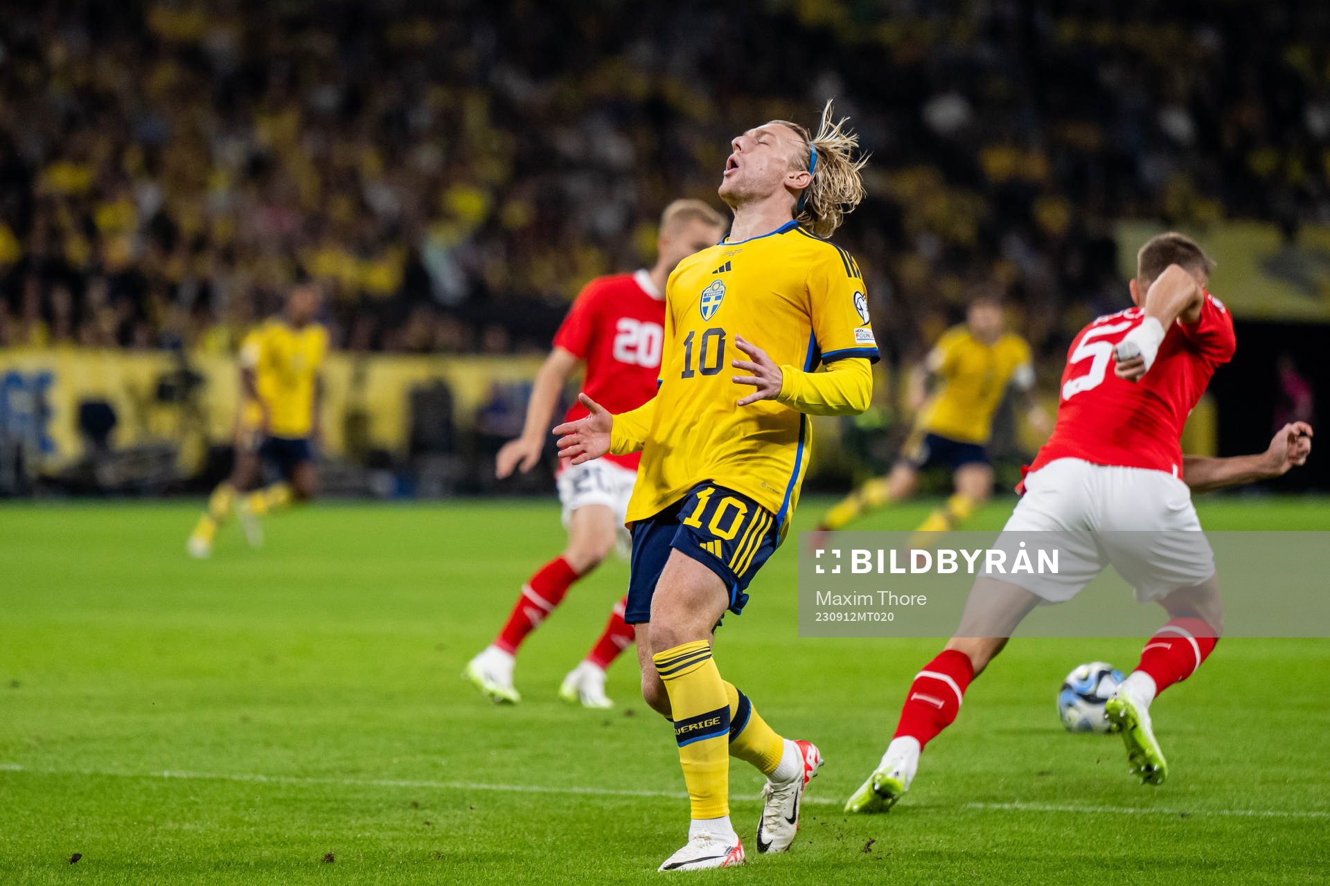 Emil Forsberg of Sweden reacts