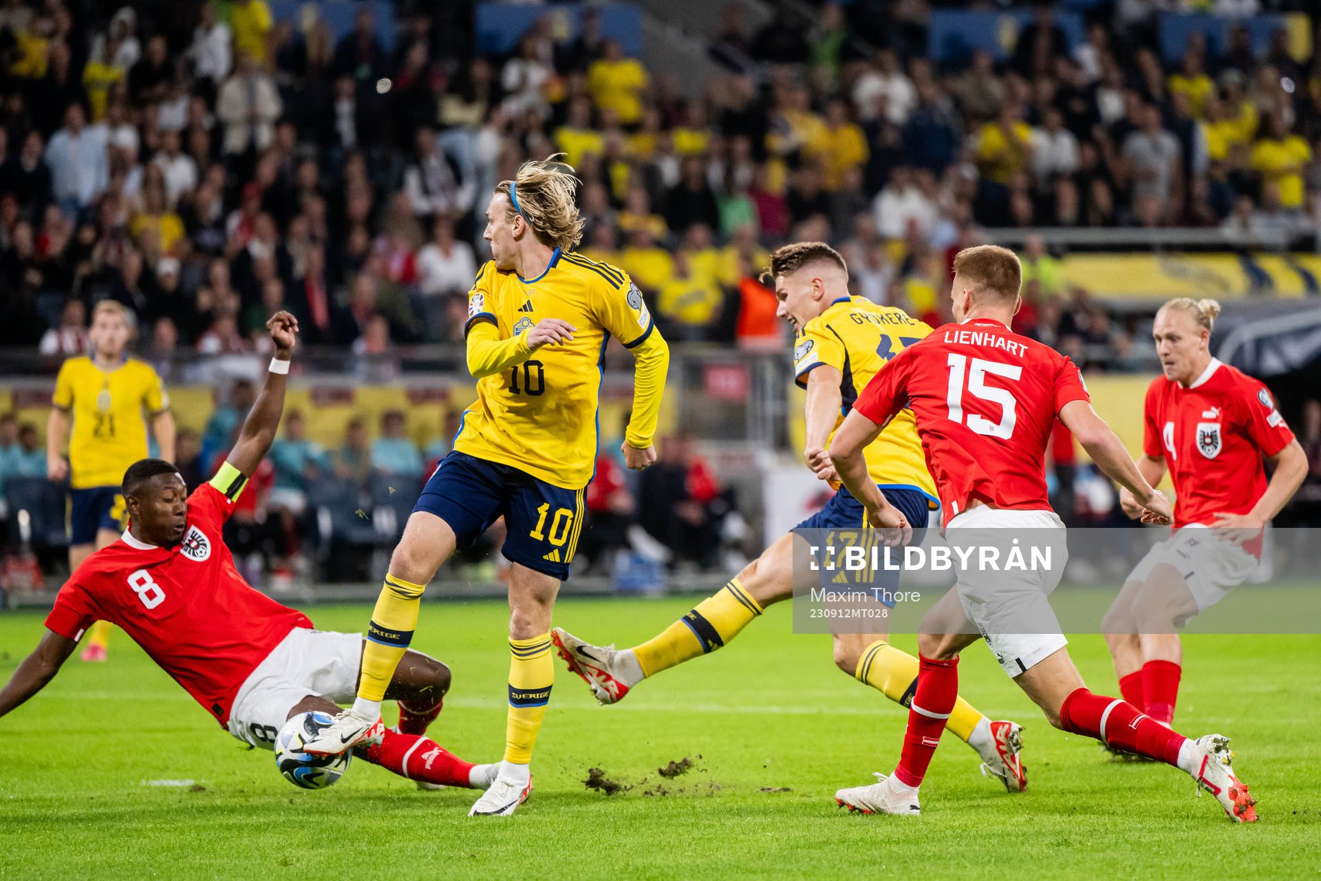 Emil Forsberg and Viktor Gyökeres of Sweden against David