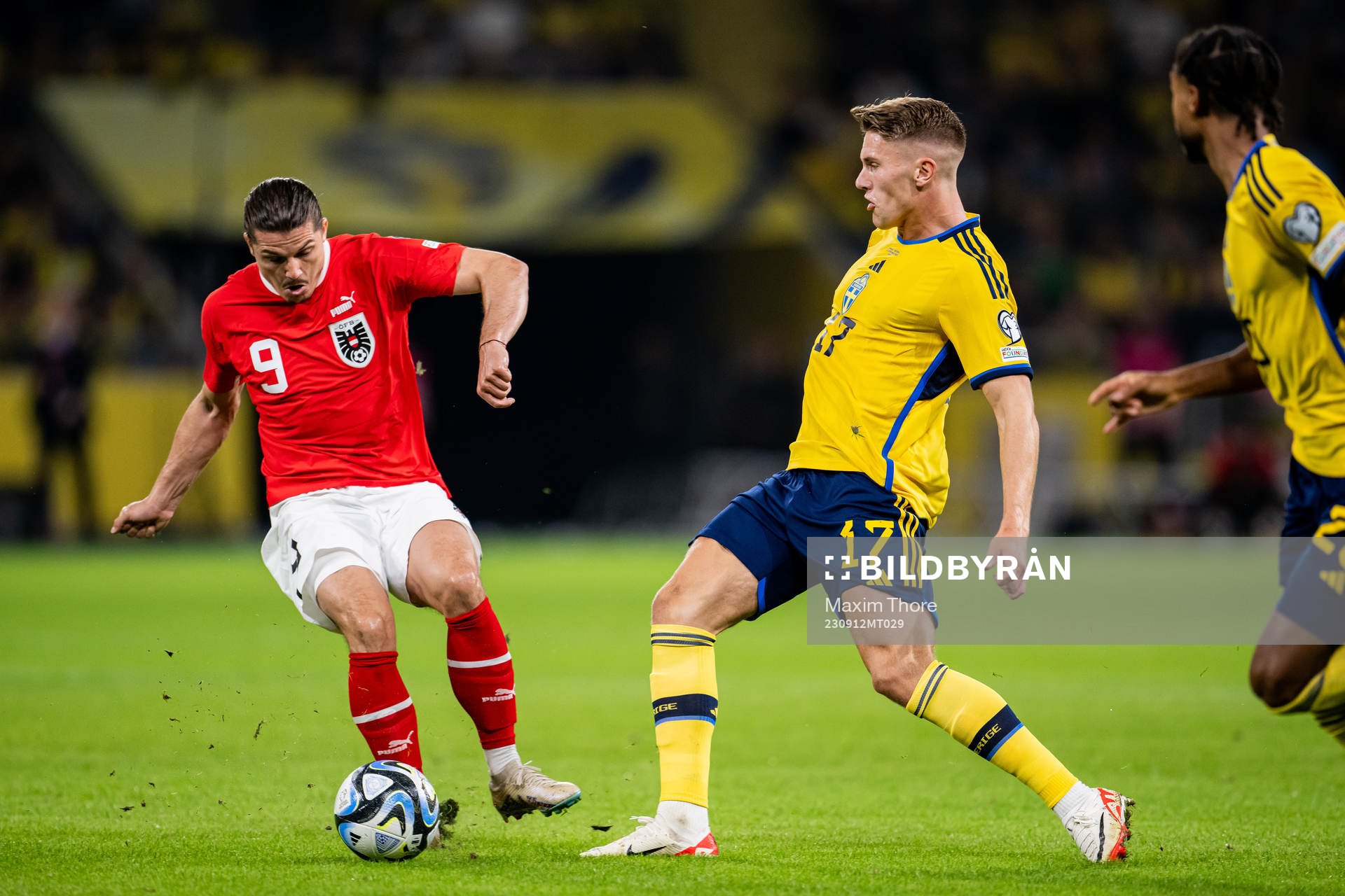 Marcel Sabitzer of Austria and Viktor Gyökeres of Sweden during the UEFA Euro Qualifier football match between Sweden and Austria on September 12, 2023 in Stockholm.