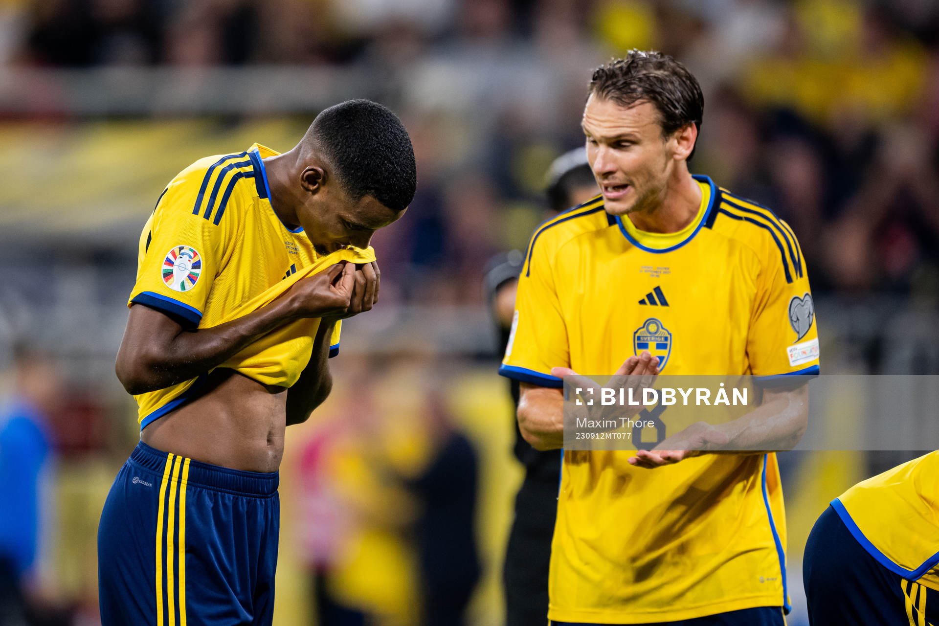Alexander Isak and Albin Ekdal of Sweden looks dejected