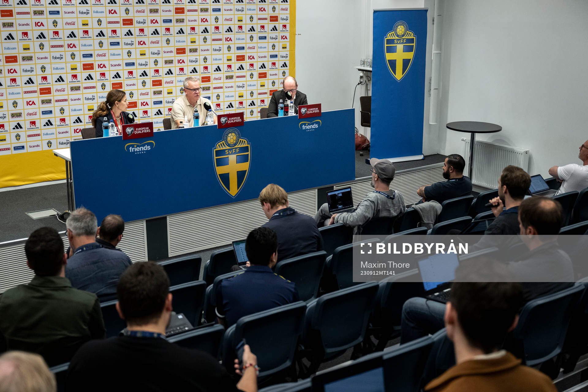 Press officer Petra Thorén and head coach Janne Andersson