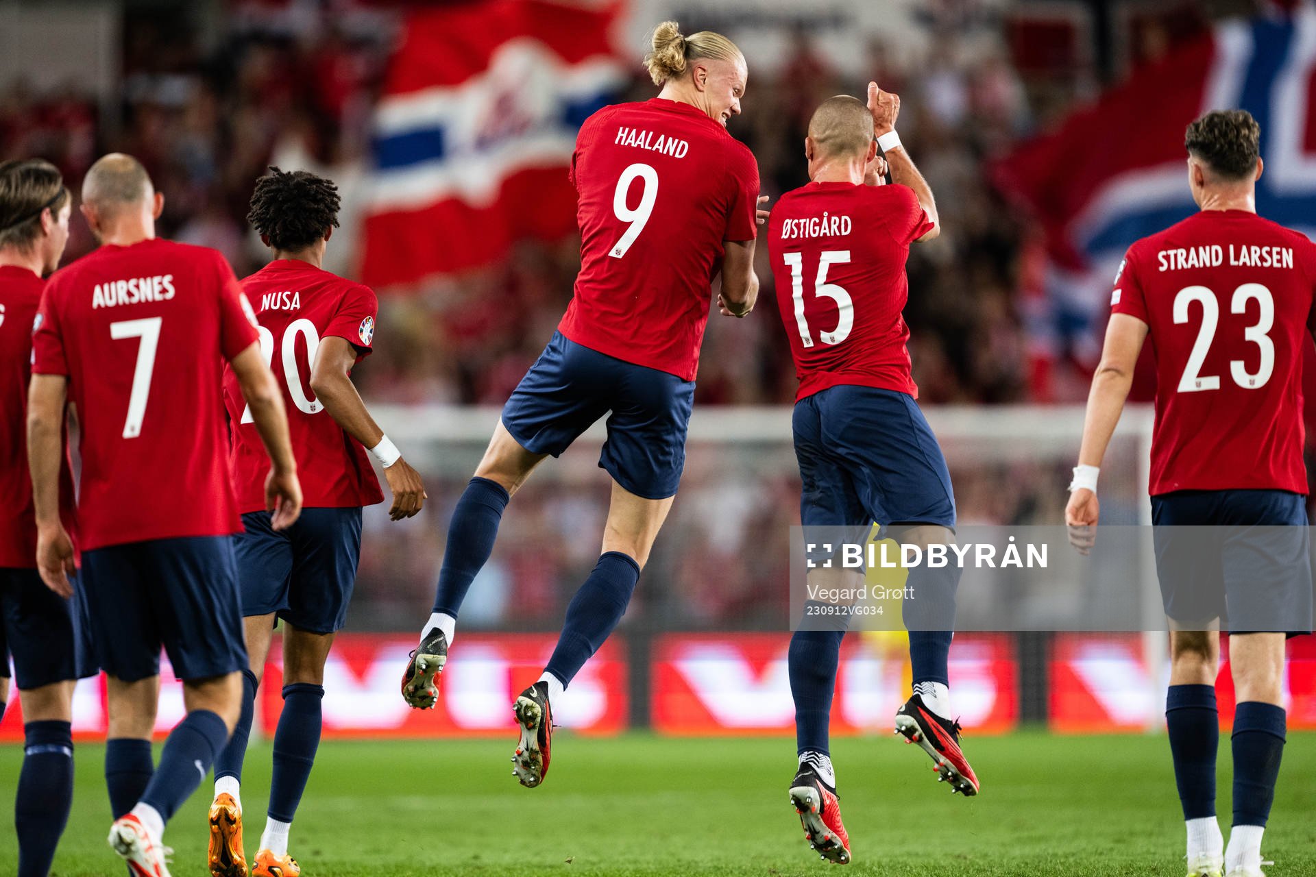 Erling Braut Haaland celebrate with Leo Skiri Østigård of